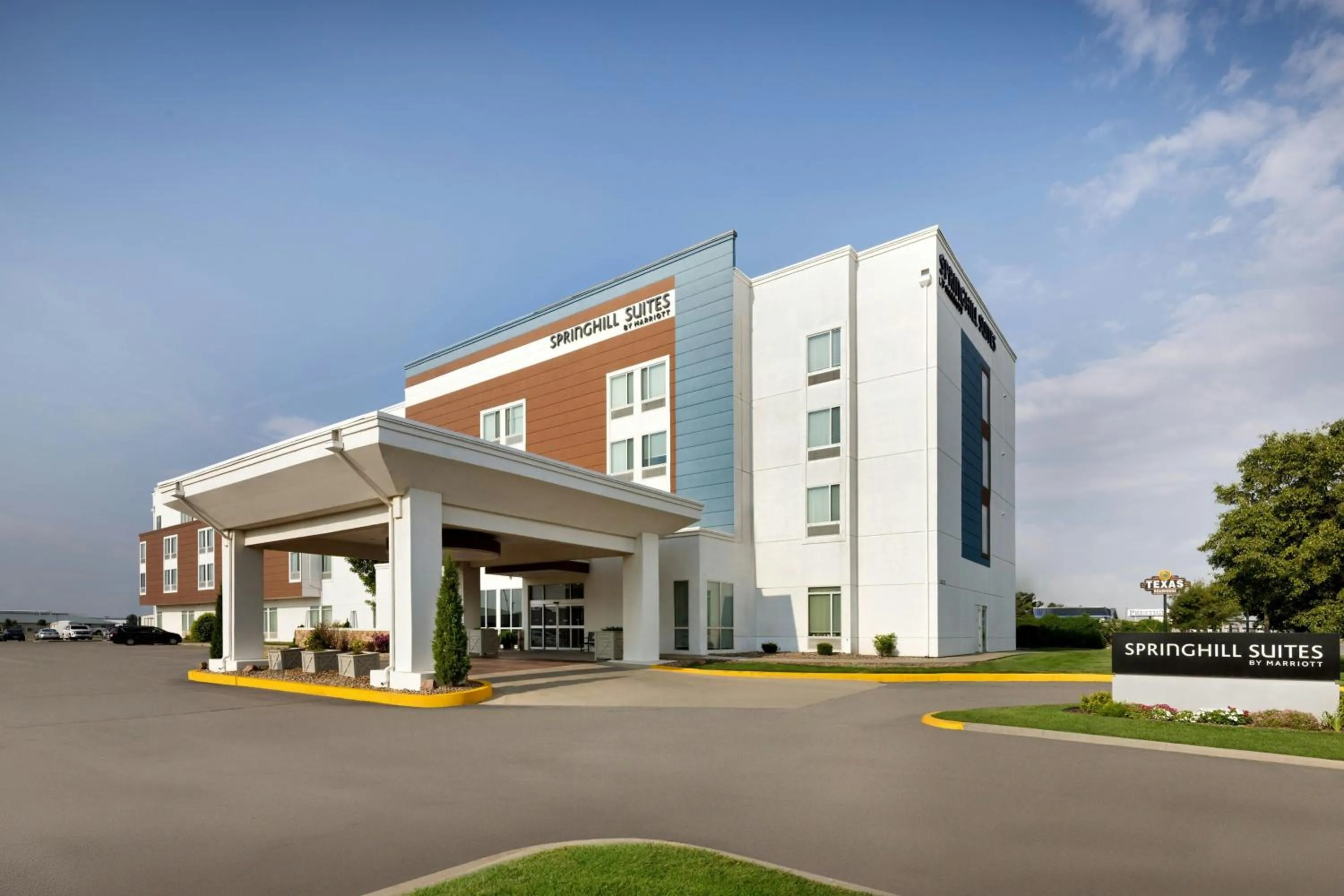 Property building in SpringHill Suites by Marriott Wichita Airport
