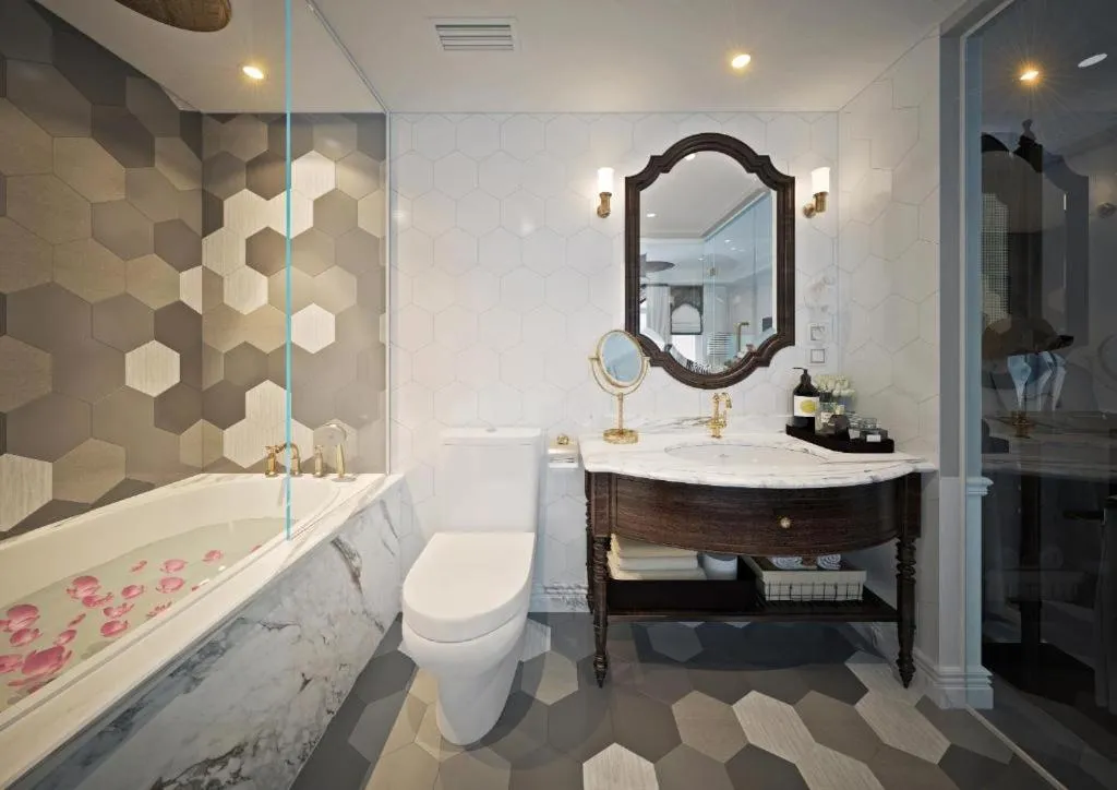 Bathroom in Hanoi Graceful Hotel and Travel