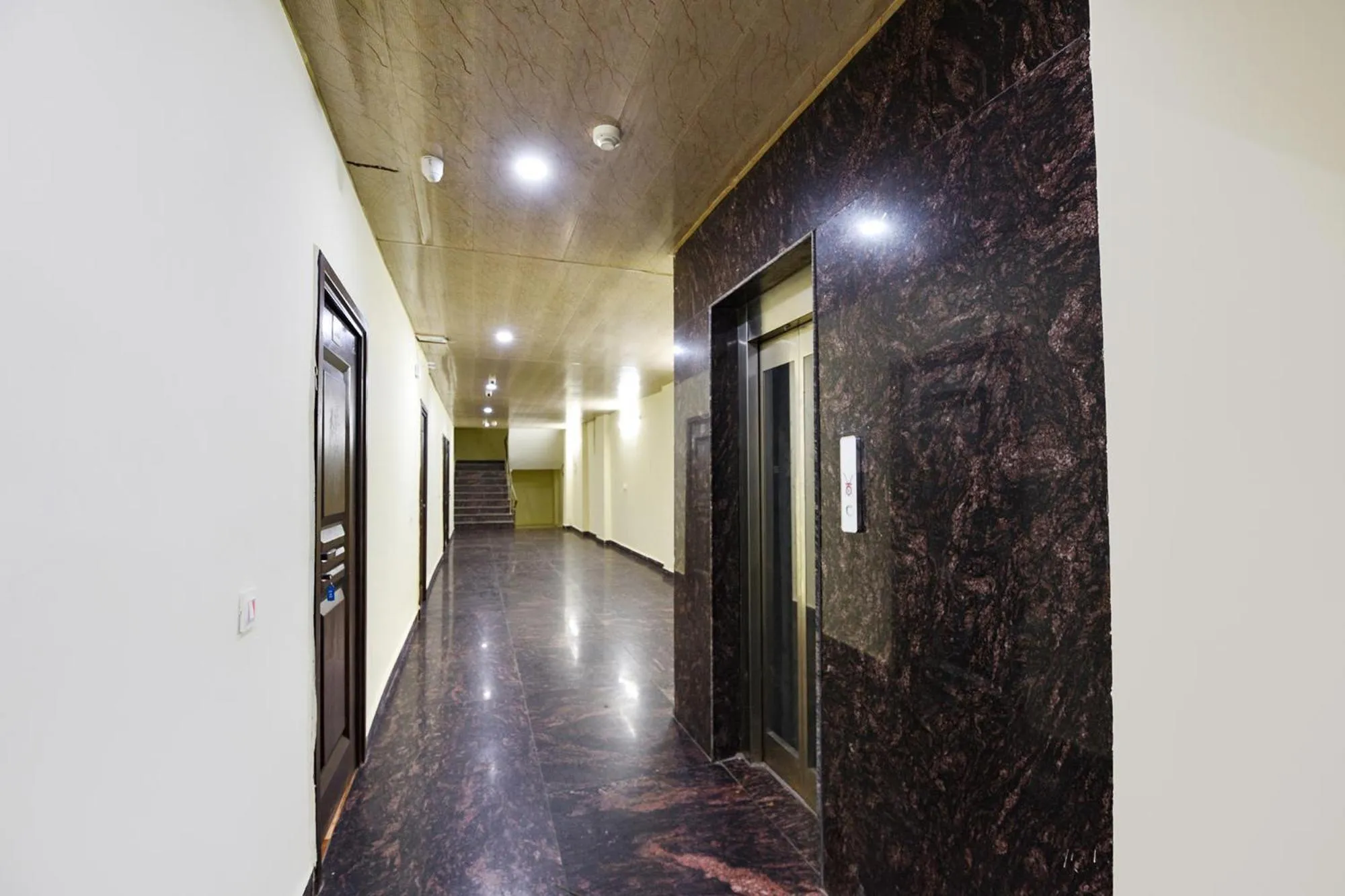 Lobby or reception in FabHotel Royal Reena Residency
