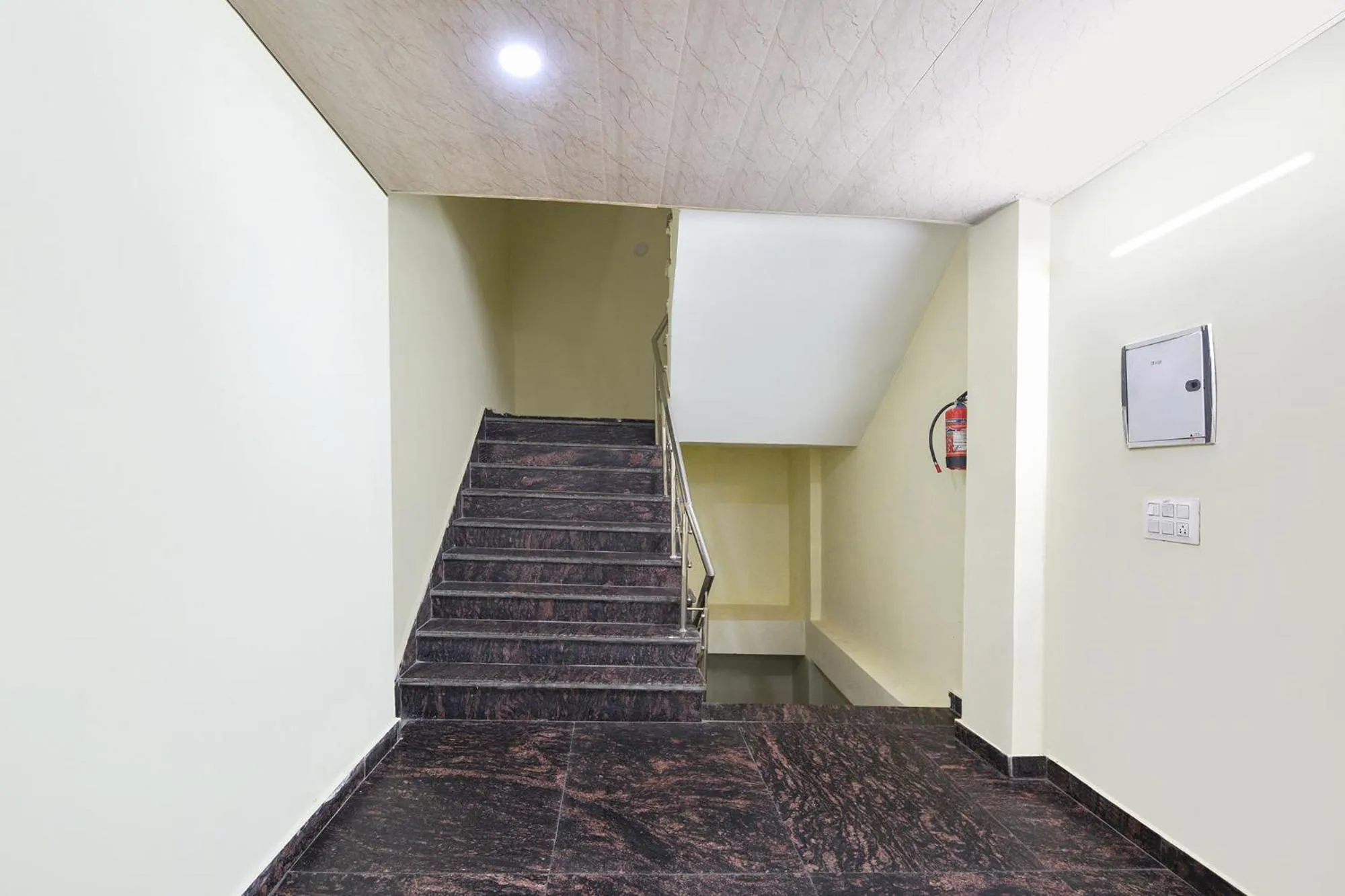 Lobby or reception in FabHotel Royal Reena Residency