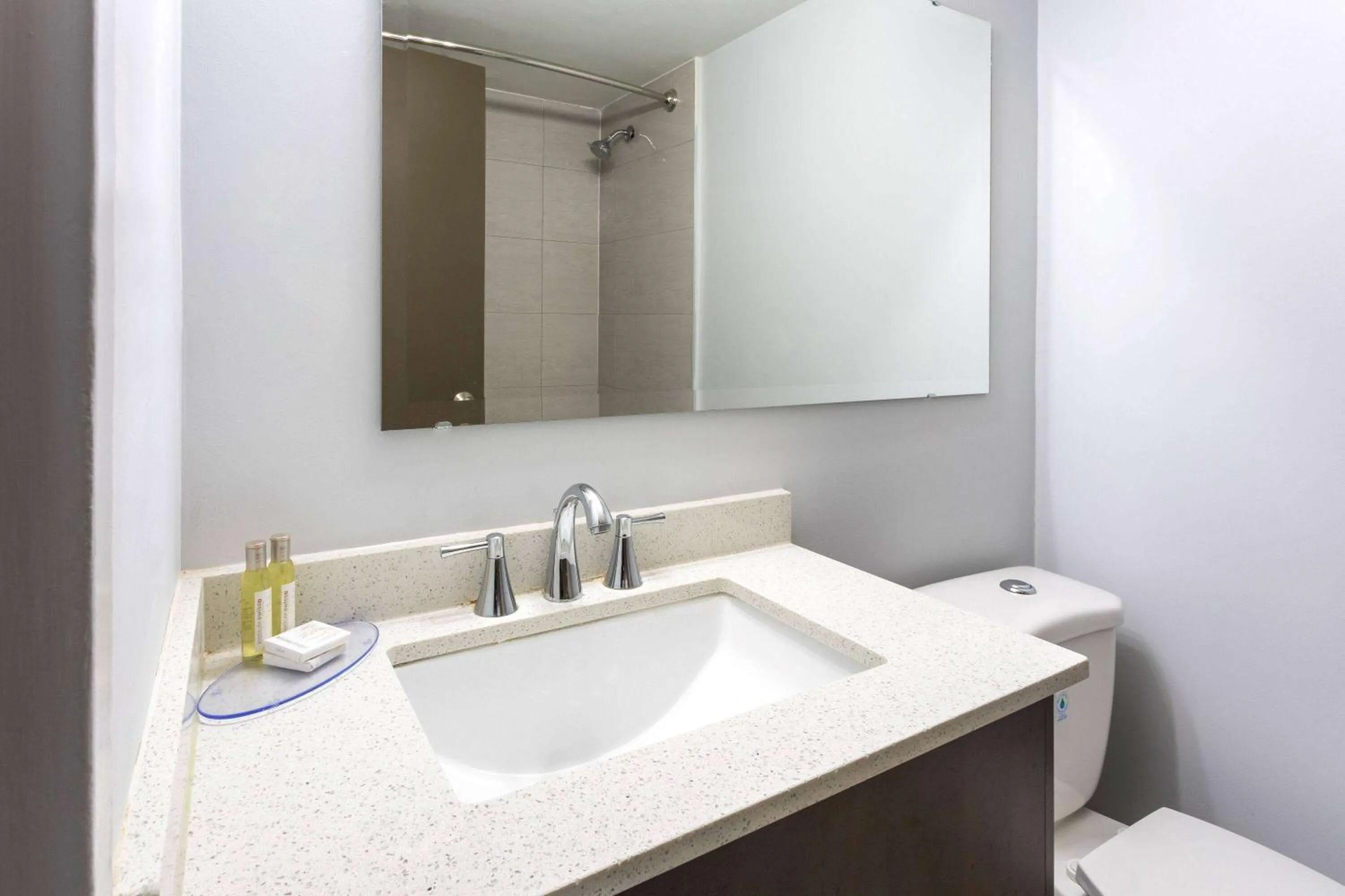 TV and multimedia in Travelodge by Wyndham Sarnia