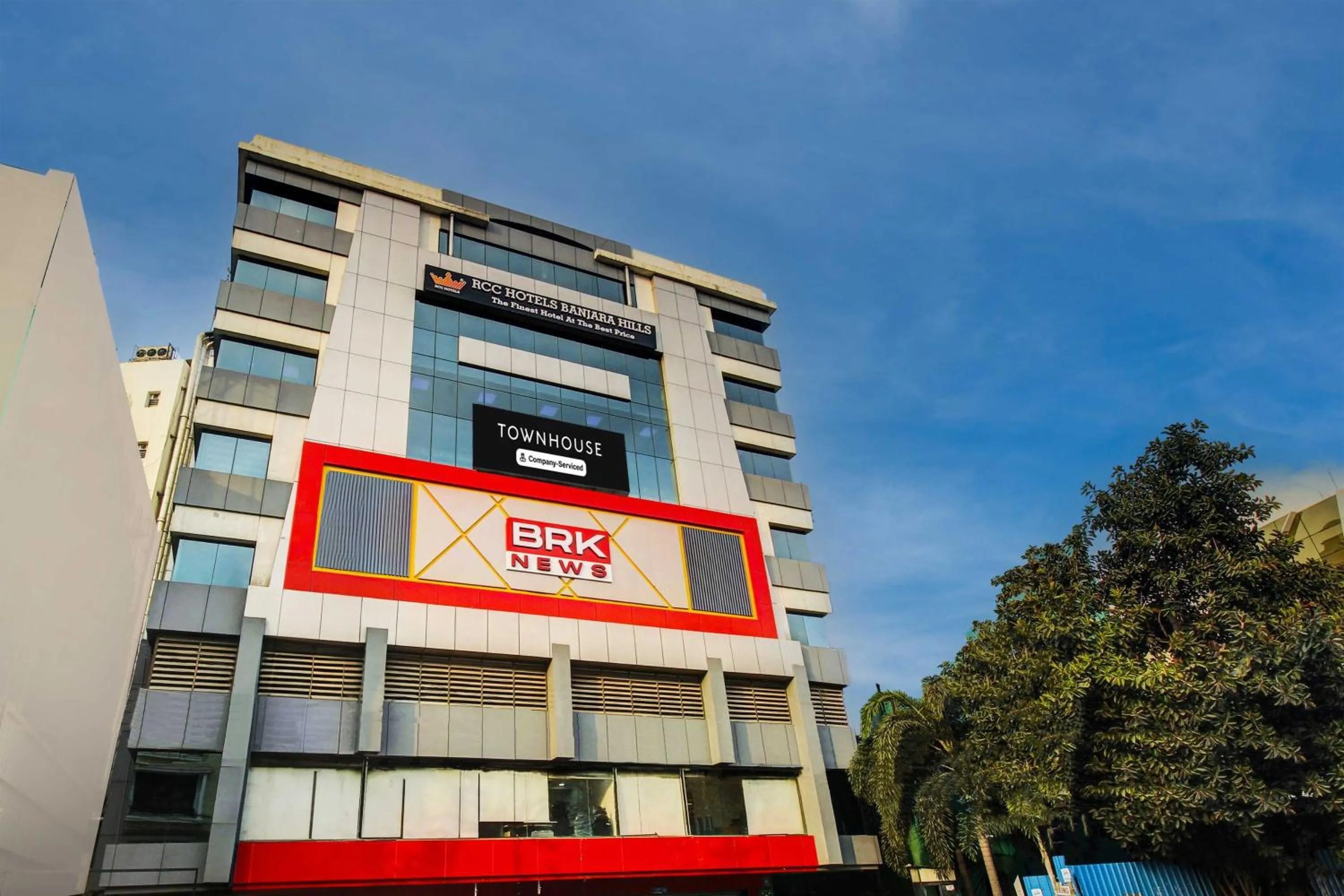 Facade/entrance in Super Townhouse Rcc Hotel Banjara Hills