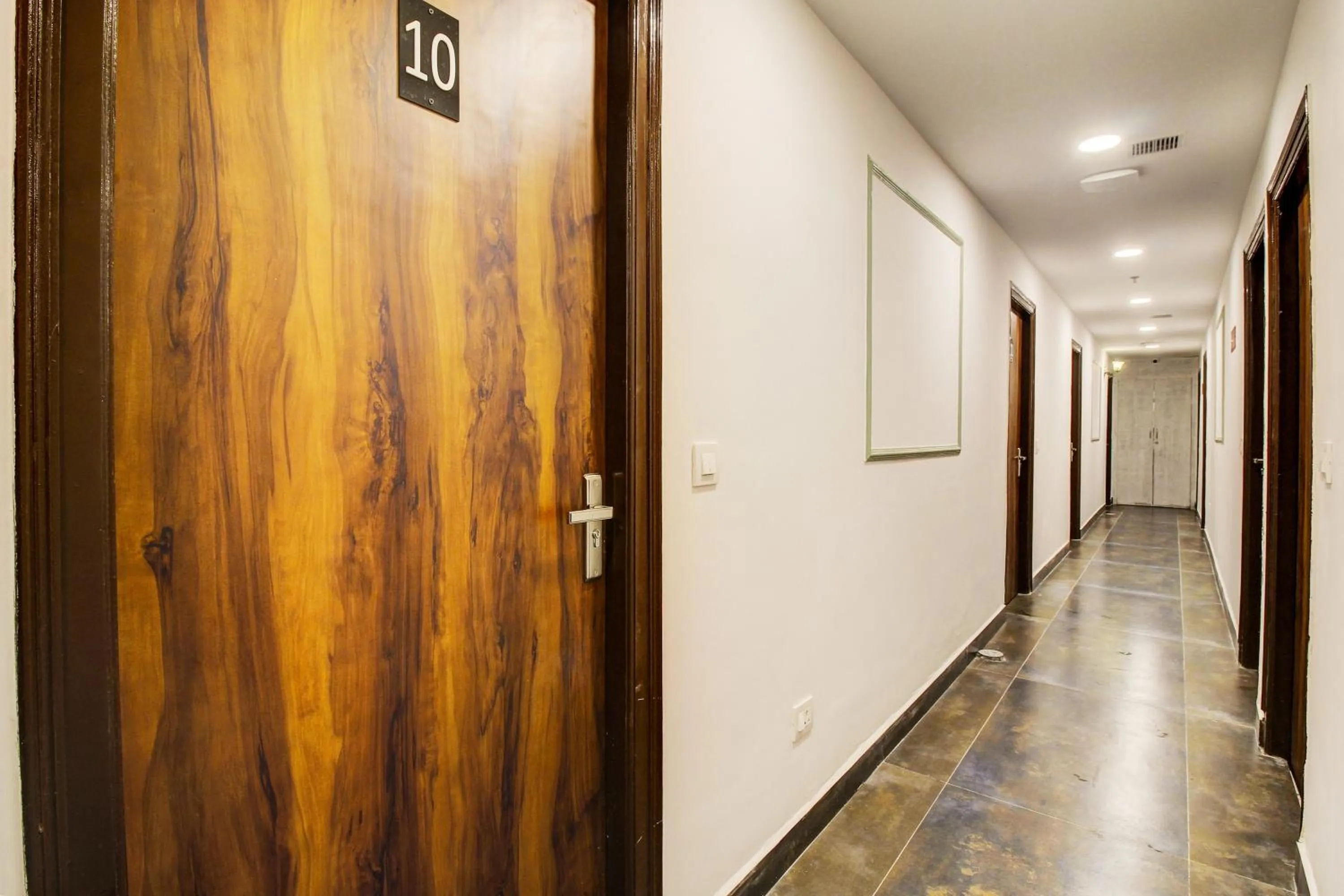 Lobby or reception in Super Townhouse Rcc Hotel Banjara Hills