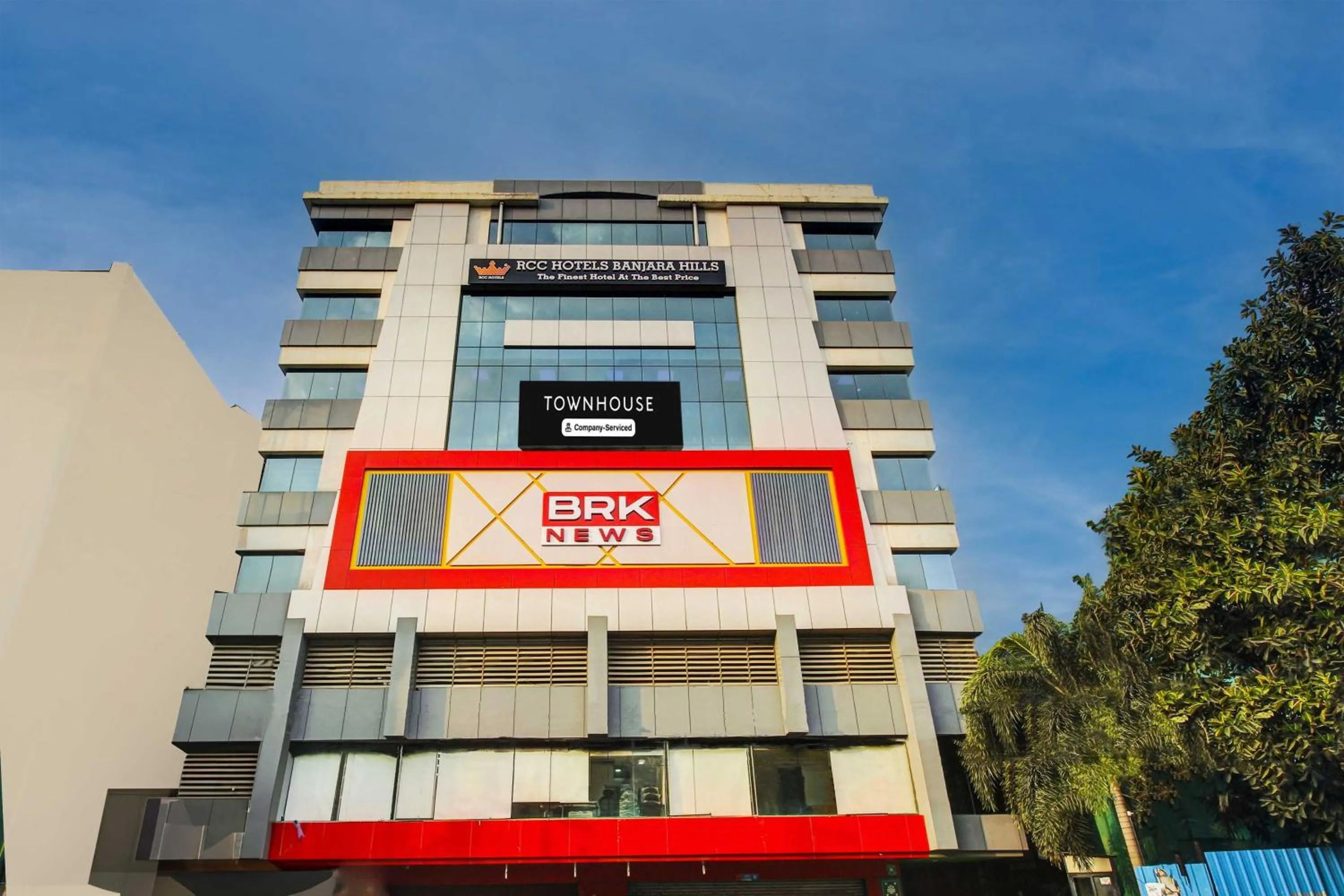 Facade/entrance in Super Townhouse Rcc Hotel Banjara Hills