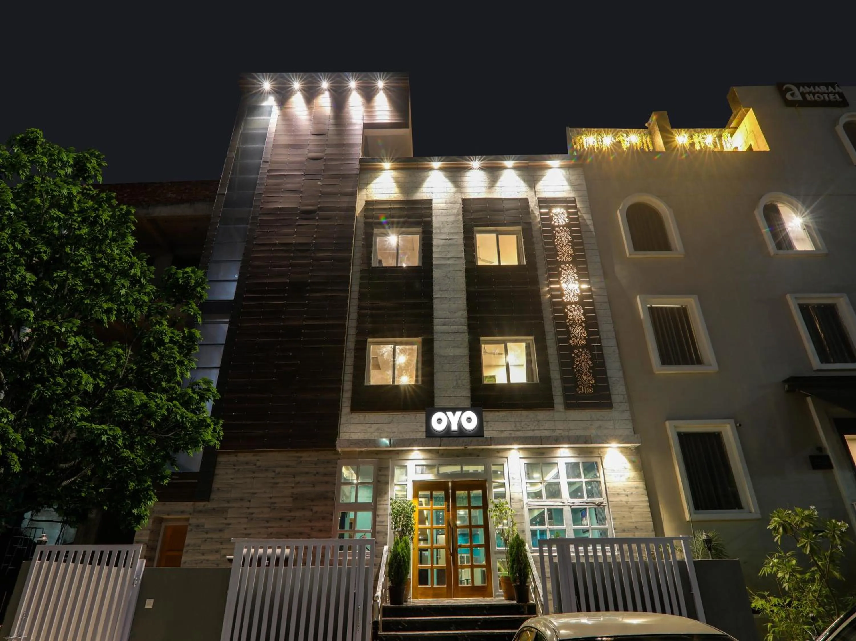 Facade/entrance in Townhouse Majestic Hotel Near Phoenix Palassio