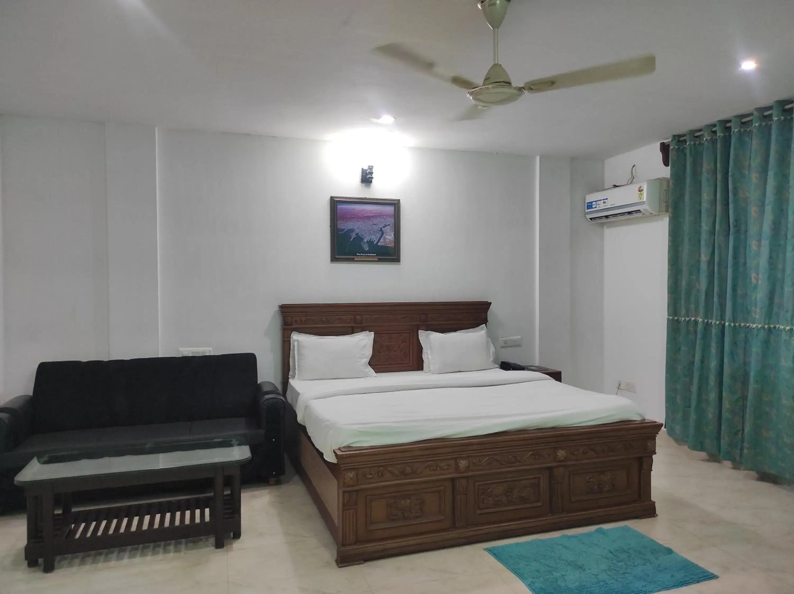 Queen Room - single occupancy in Hotel Sanjivani Heritage Top Best Budget Hotels in Dibrugarh, Assam Queen Room - single occupancy in Hotel Sanjivani Heritage Top Best Budget Hotels in Dibrugarh, Assam