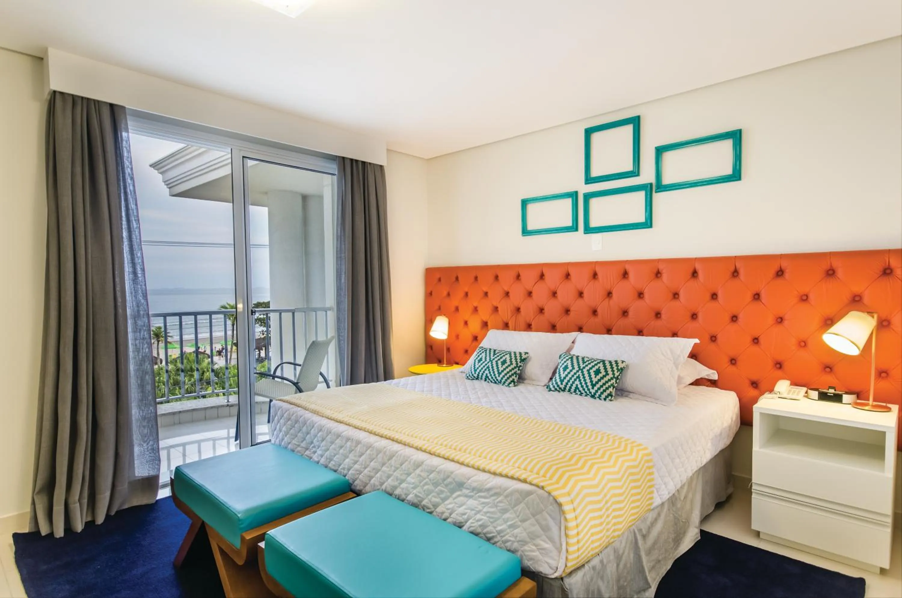 Bedroom, Bed in Doral Guarujá