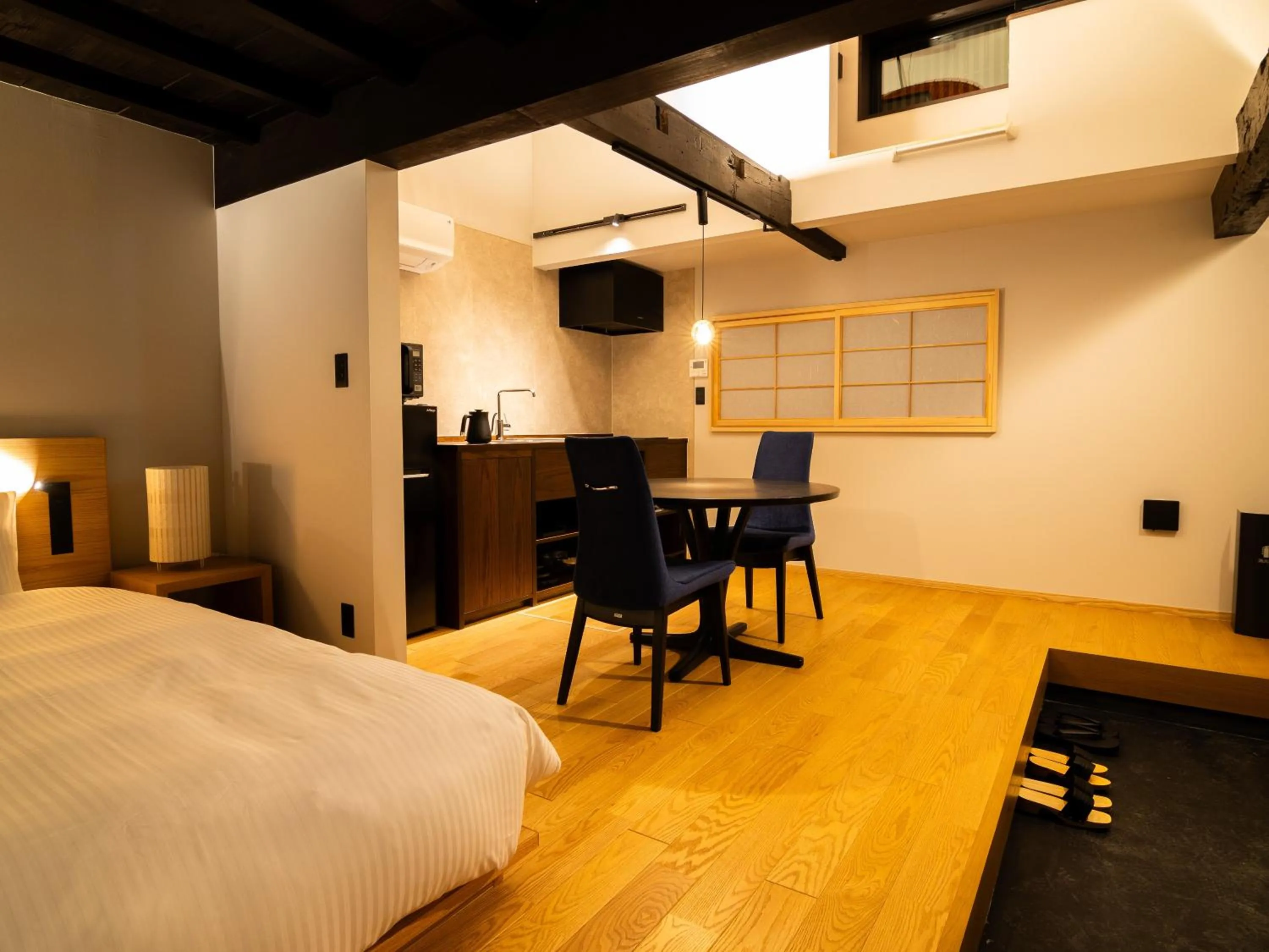 Bedroom, Bed in Auberge Homachi Mikuniminato