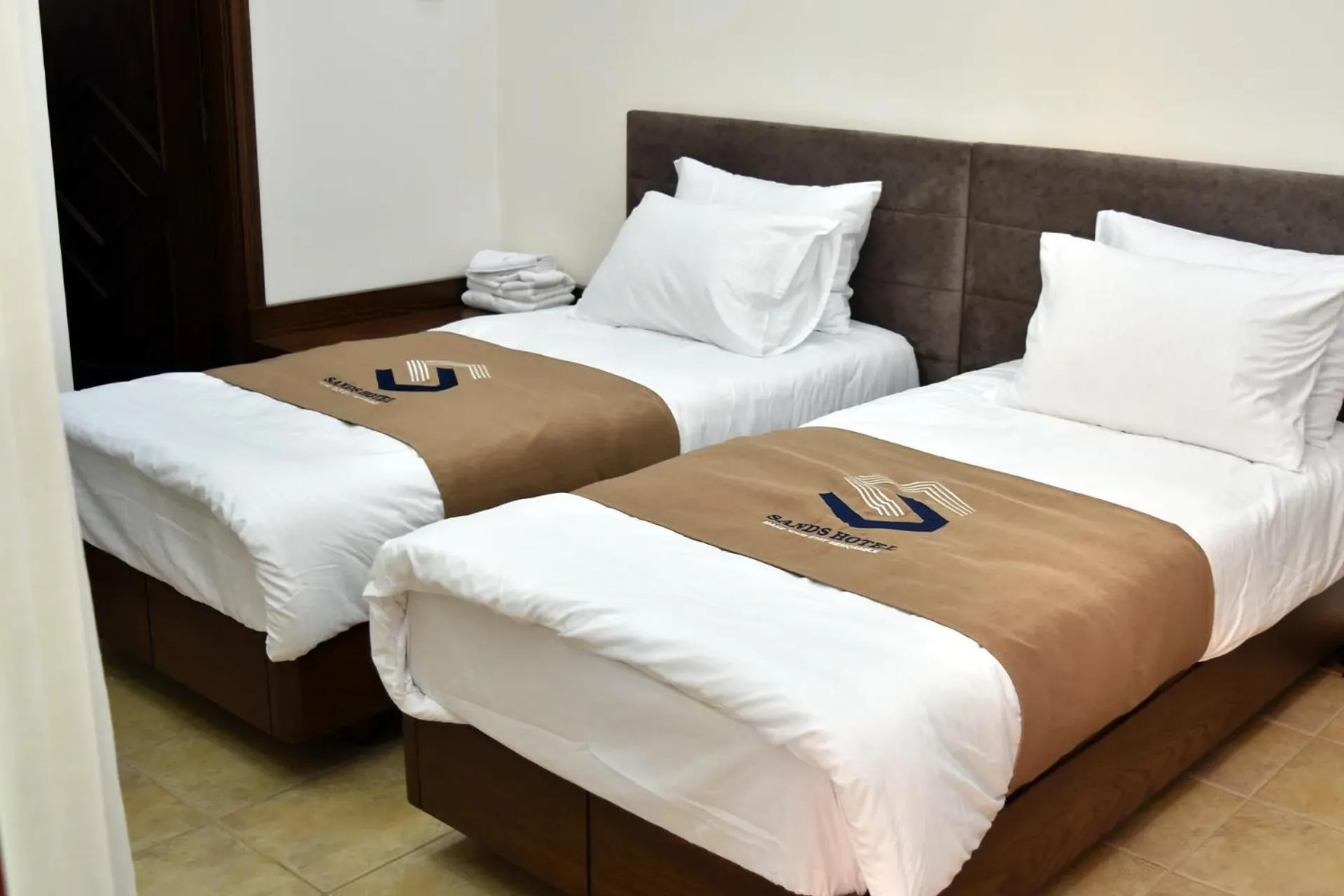 Bedroom, Bed in Sands Hotel