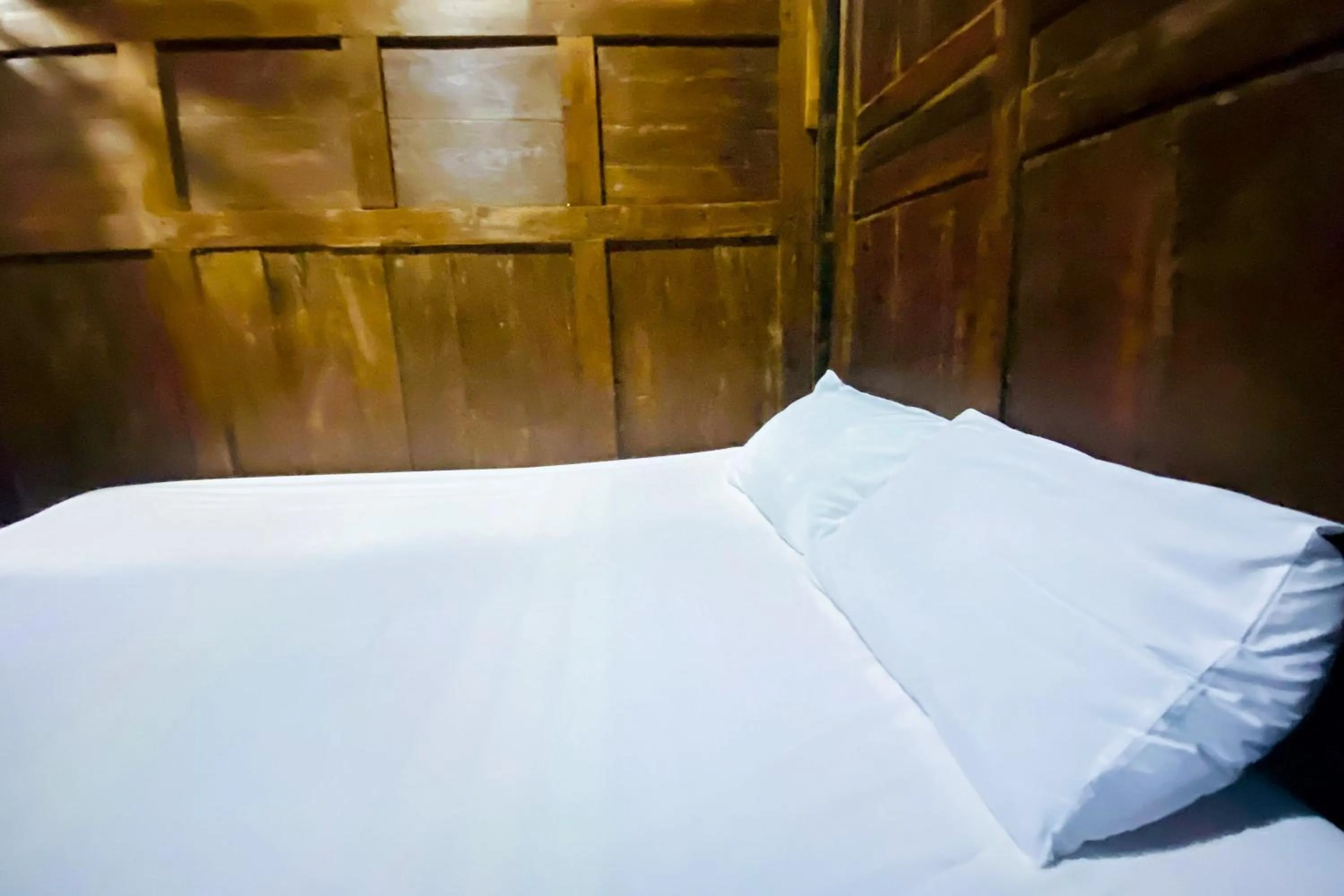 Bedroom, Bed in Lembah Mbalong Resort Mitra RedDoorz Near Exit Tol Singosari