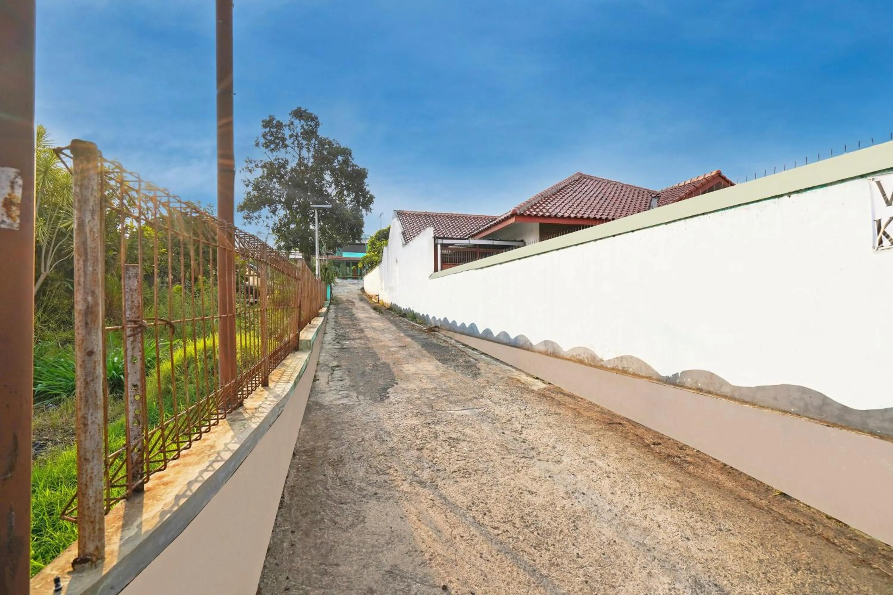 Facade/entrance in OYO 93248 Villa Syariah Astuti Lestari