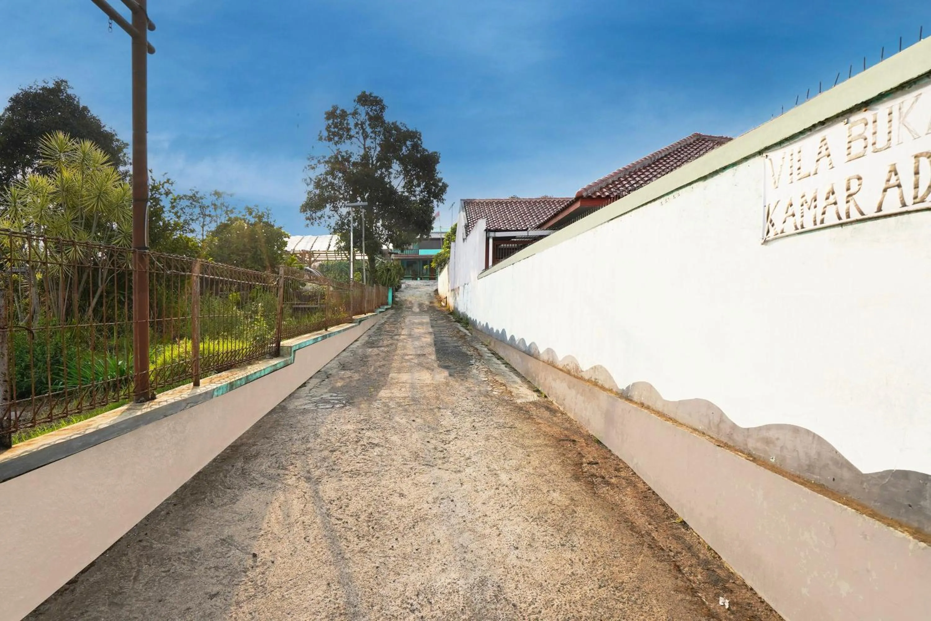 Facade/entrance in OYO 93248 Villa Syariah Astuti Lestari