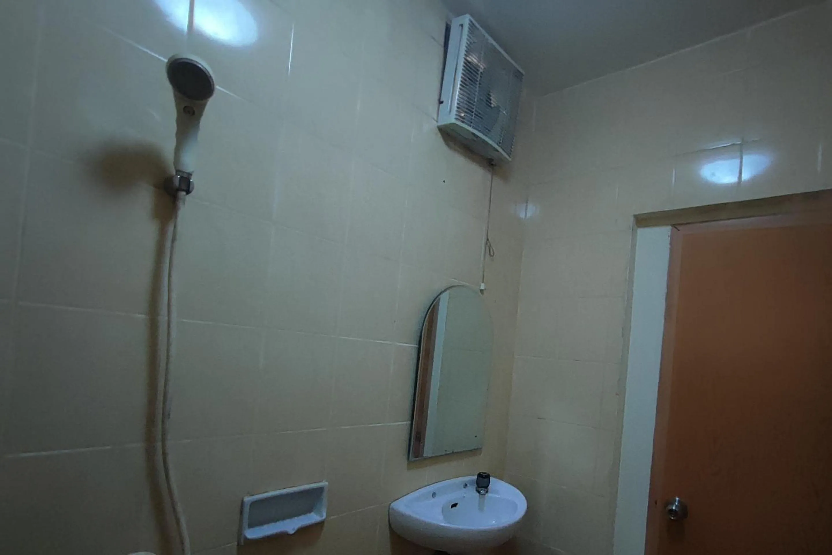 Bathroom in Hotel O Garuda Bandara Guesthouse