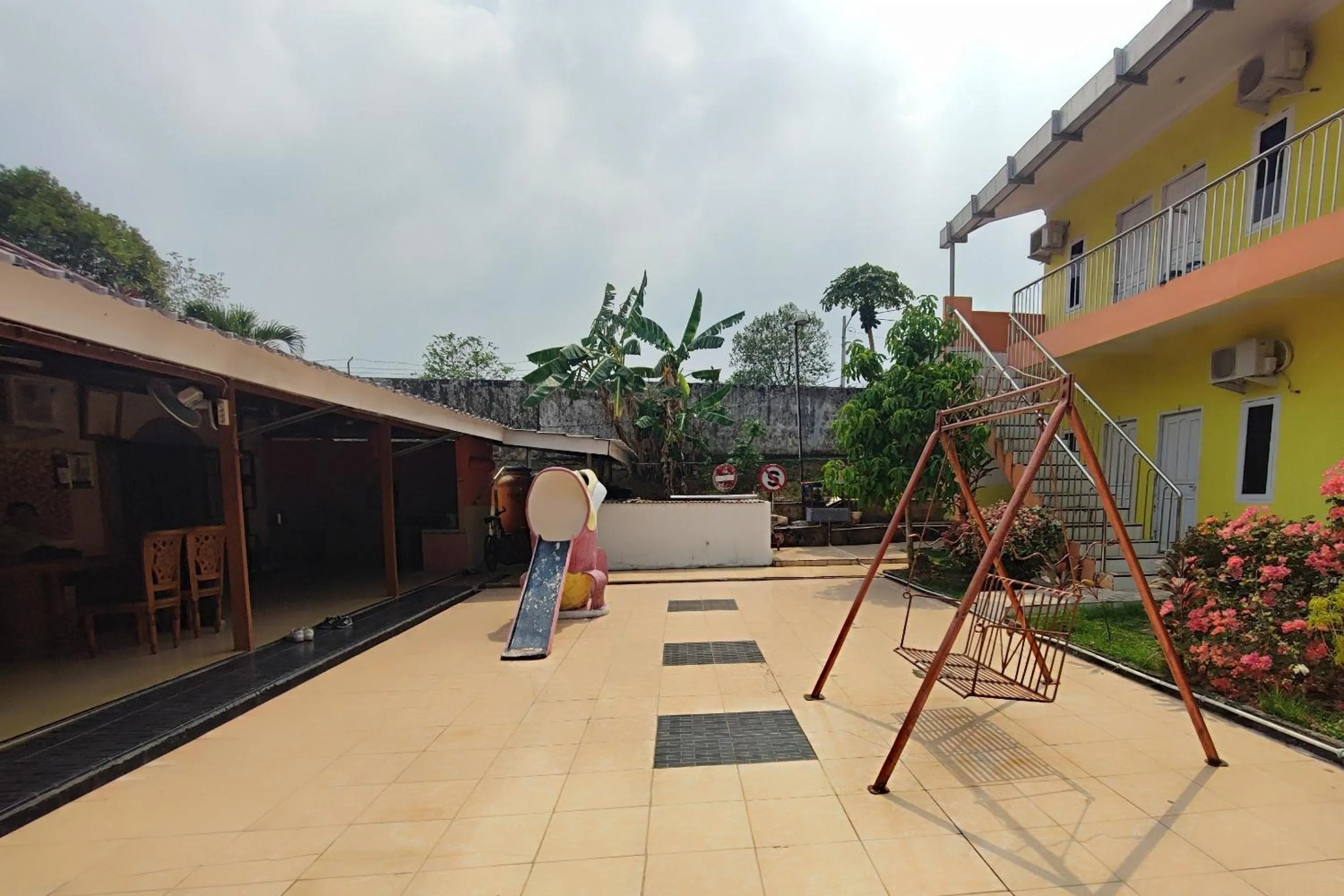 Lobby or reception in Hotel O Garuda Bandara Guesthouse