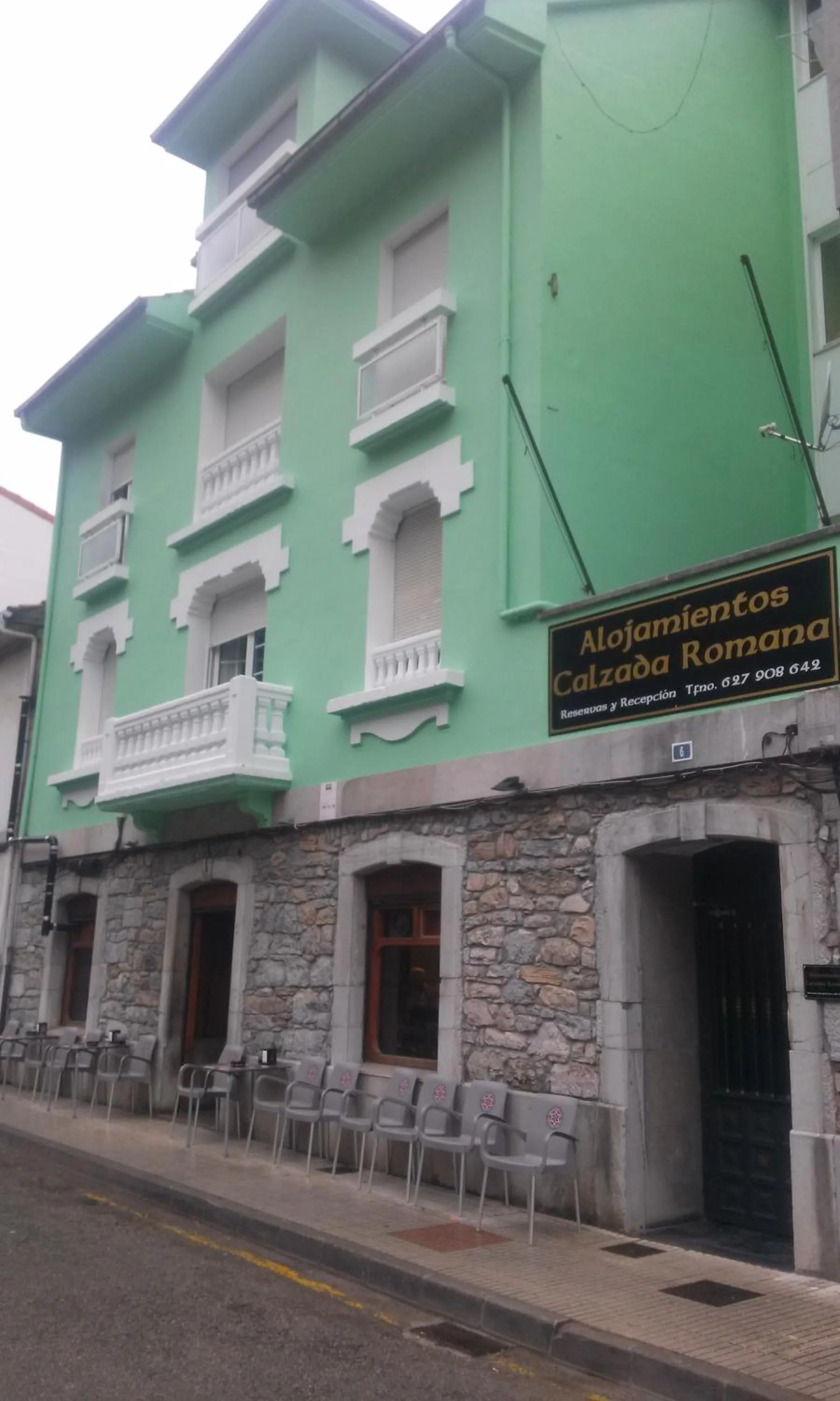 Property building in Alojamiento Calzada Romana