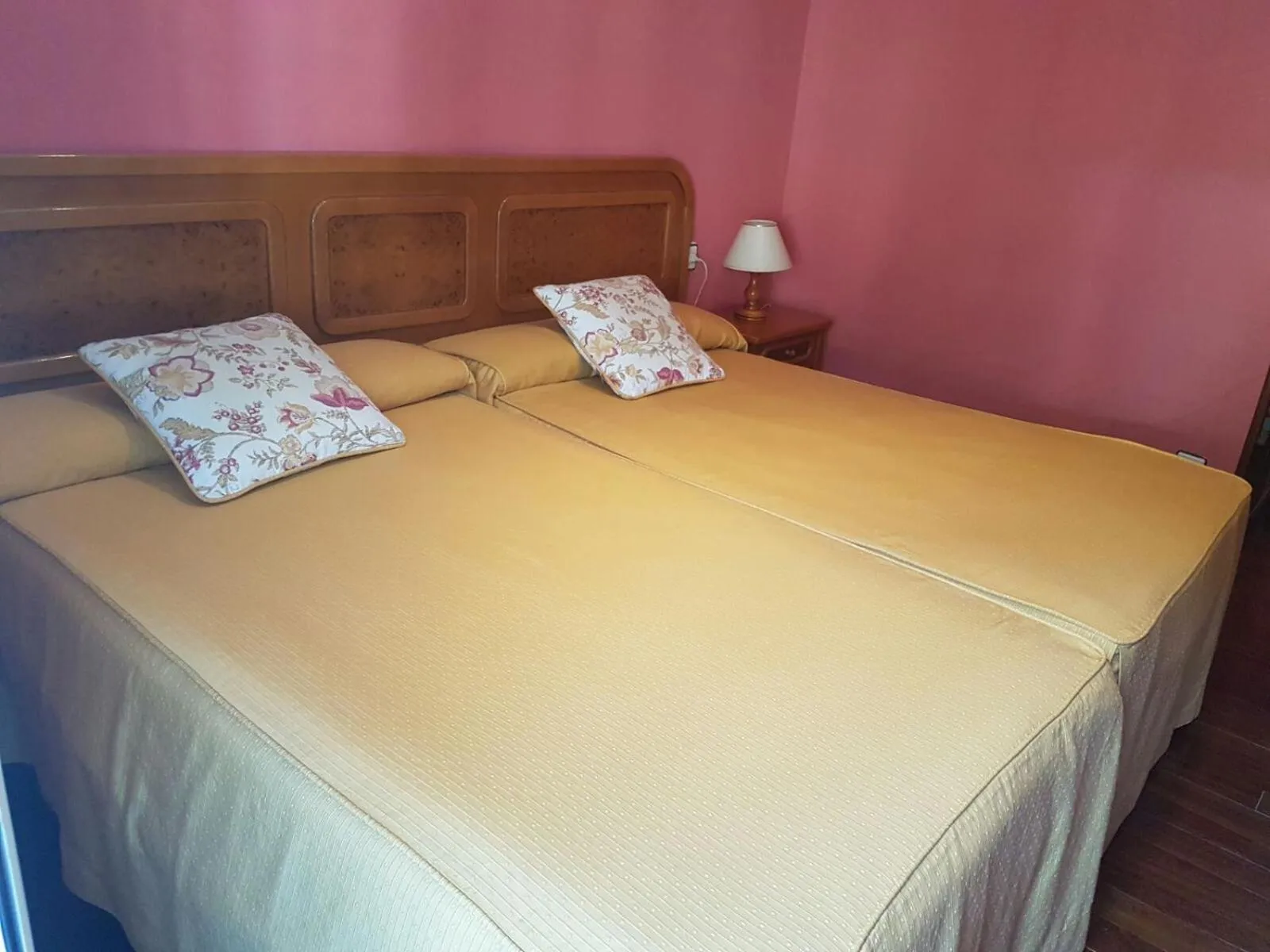 Decorative detail, Bed in Alojamiento Calzada Romana