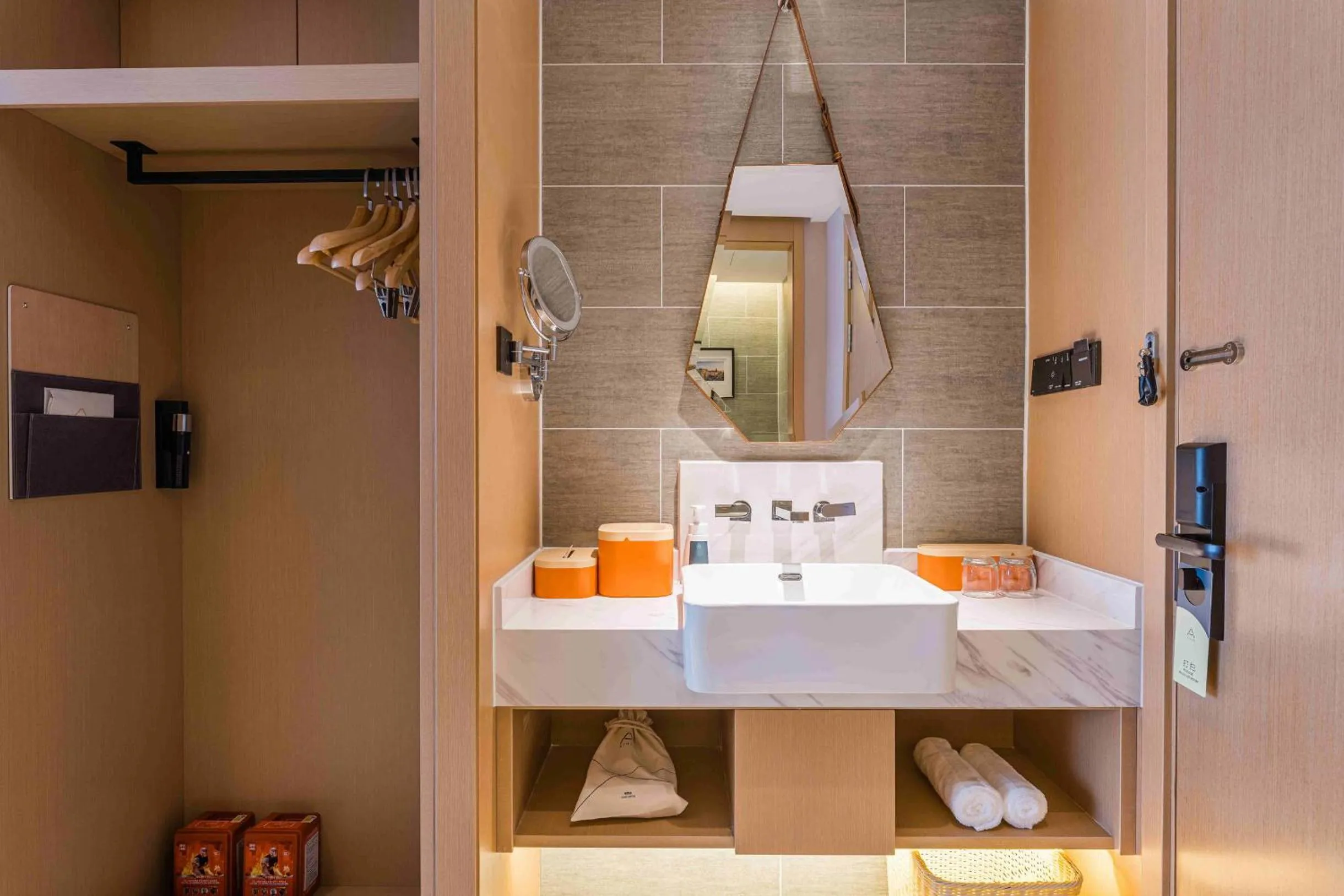 Atour Hotel Tianjin Binhai High Speed Railway Station