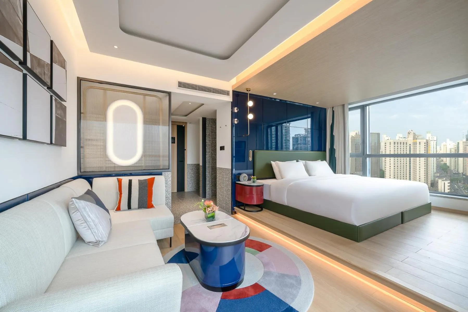 Photo of the whole room, Bed in Atour Mansion Shanghai City Center