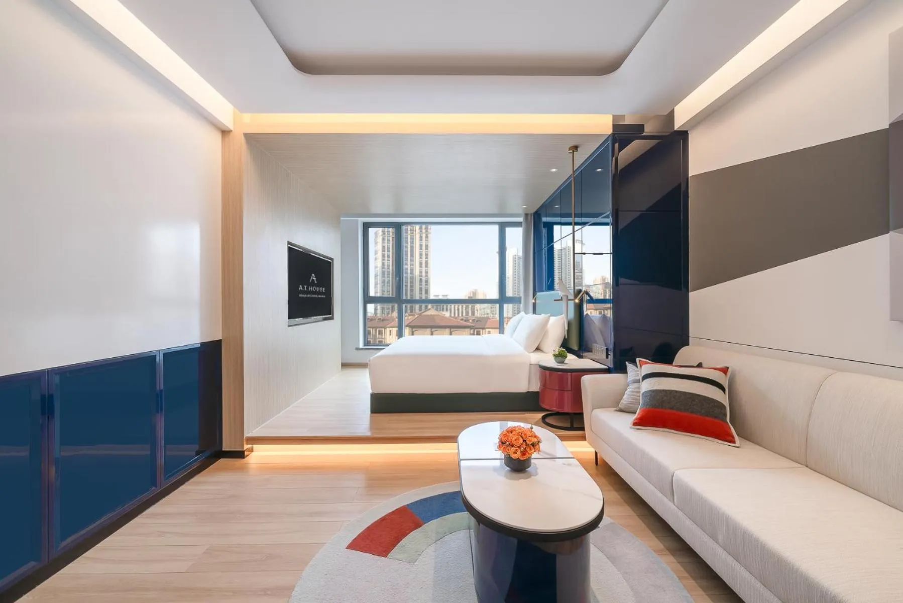 Photo of the whole room, Bed in Atour Mansion Shanghai City Center