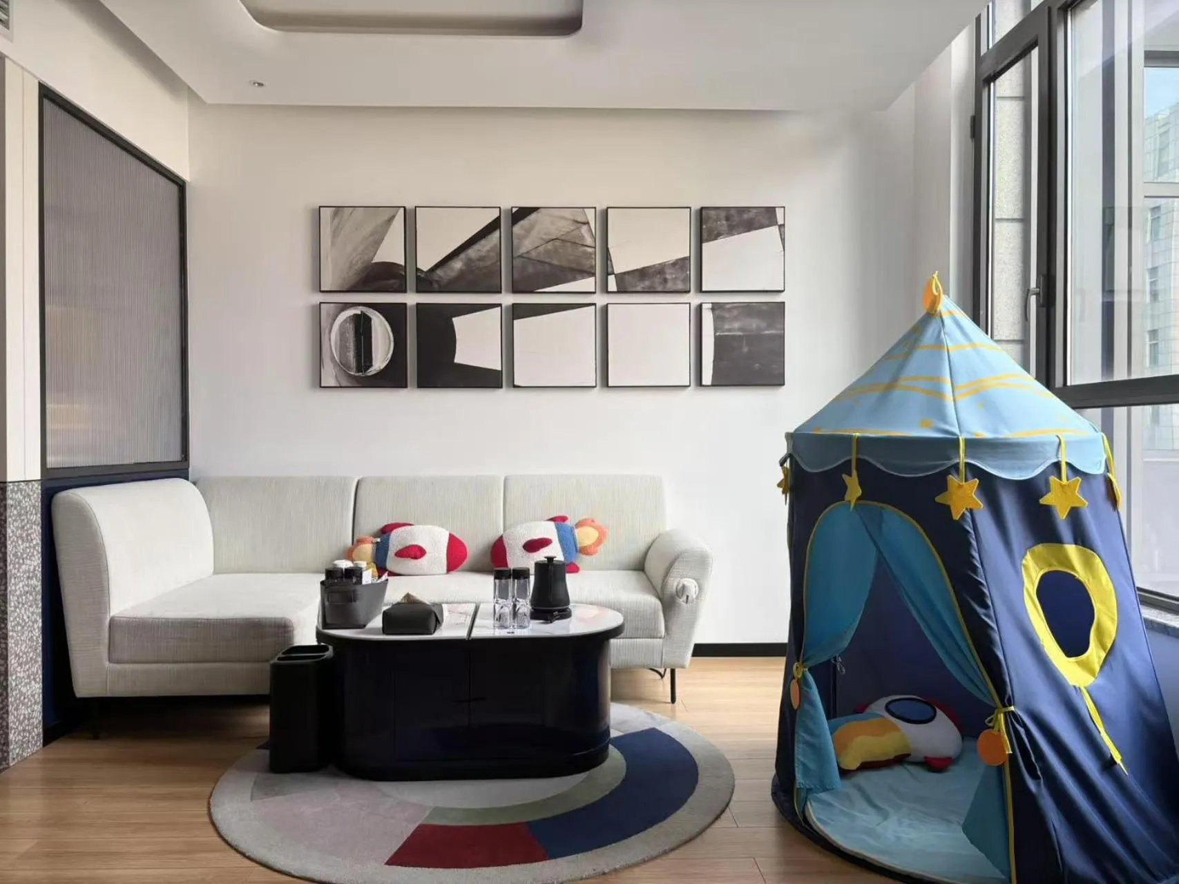 Living room, Bed in Atour Mansion Shanghai City Center