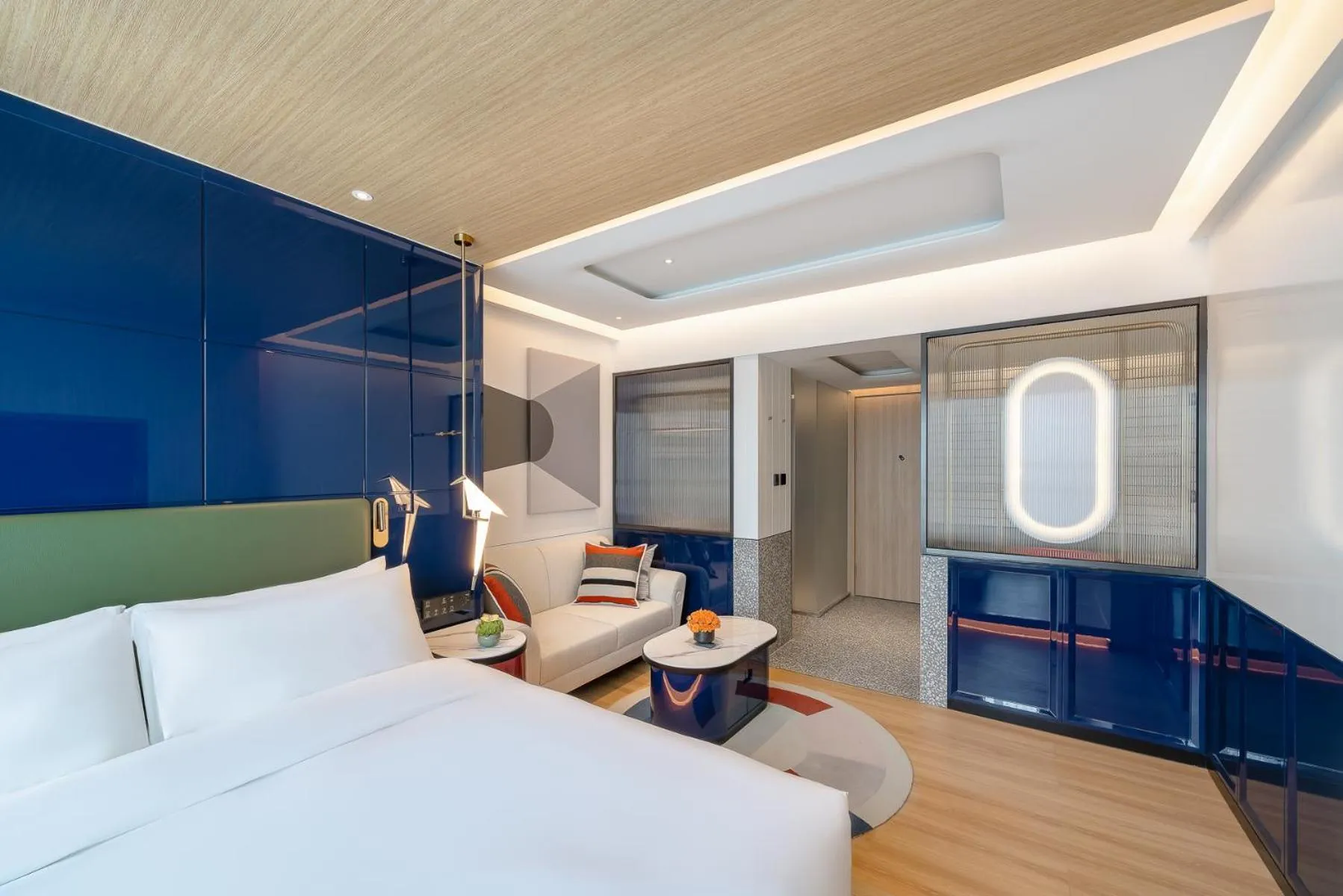 Photo of the whole room, Bed in Atour Mansion Shanghai City Center