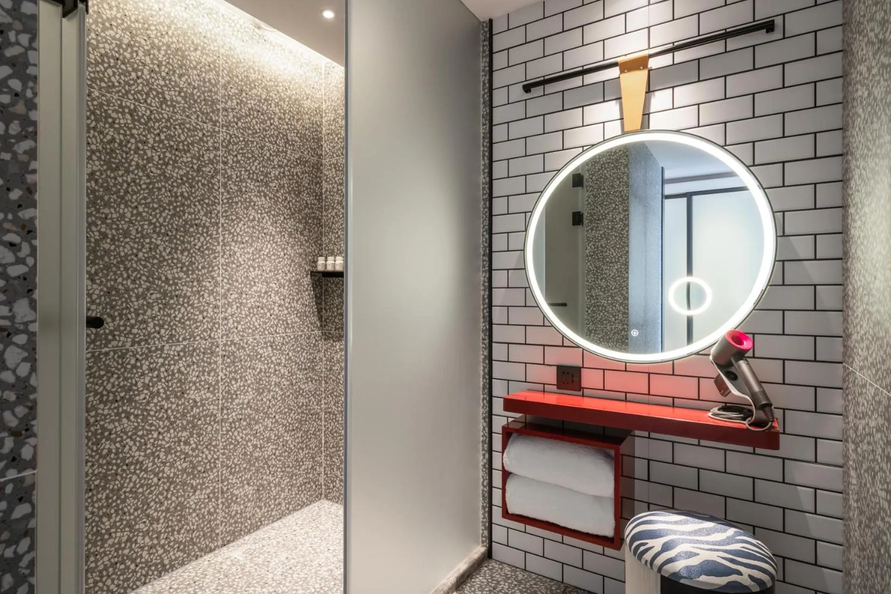 Shower in Atour Mansion Shanghai City Center