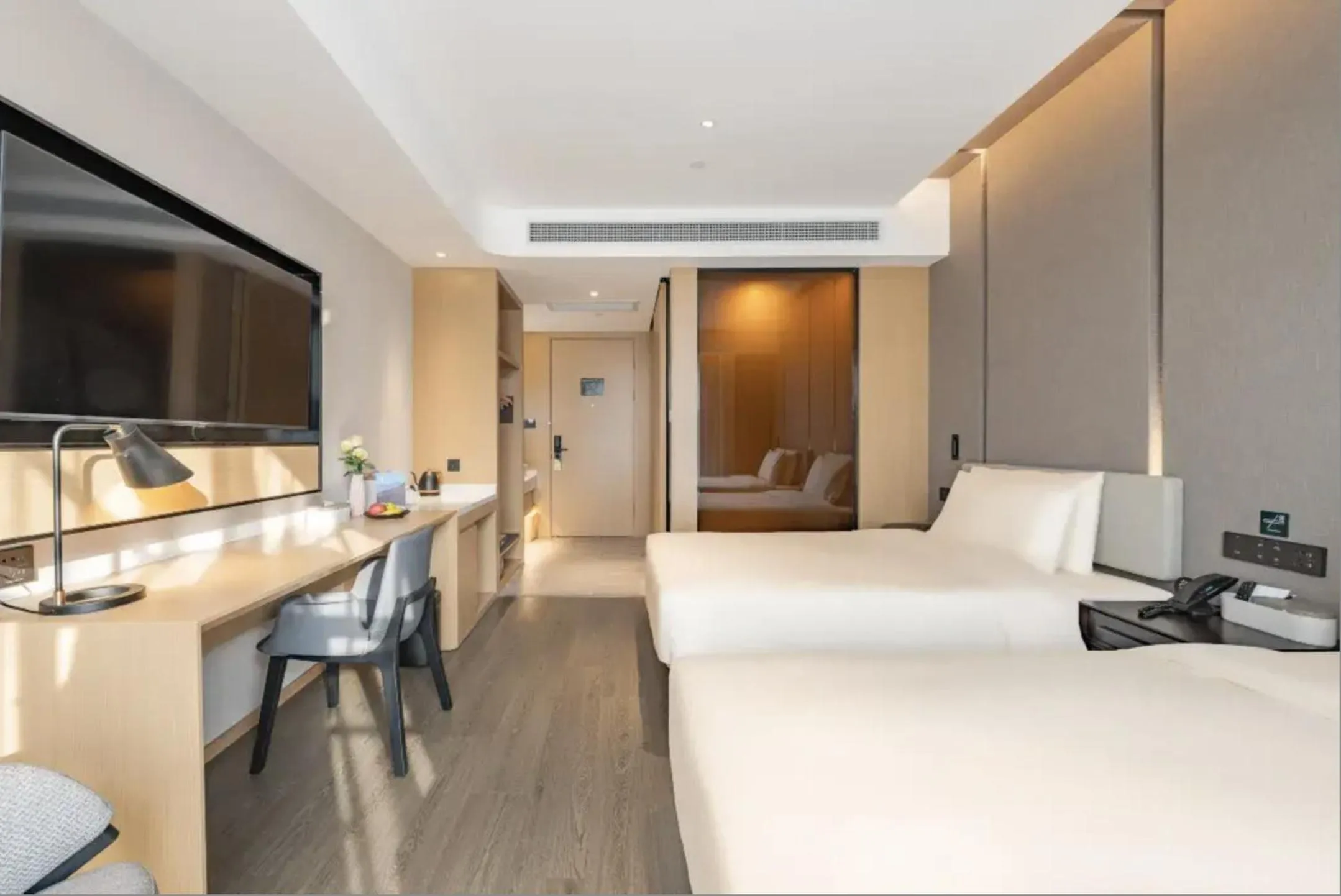 Communal lounge/ TV room, Bed in Atour Hotel Shanghai Pudong Airport Chuansha Station