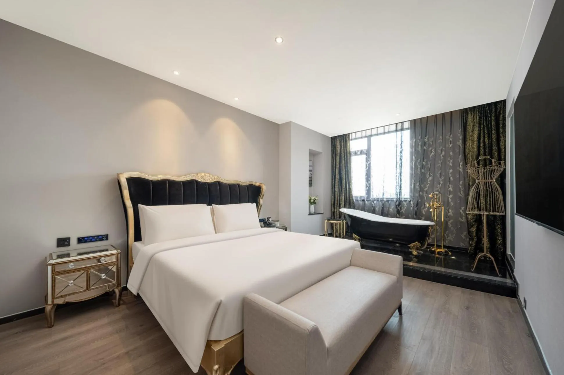 Photo of the whole room, Bed in Atour X Hotel Shanghai International Tourism and Resort Safari Park