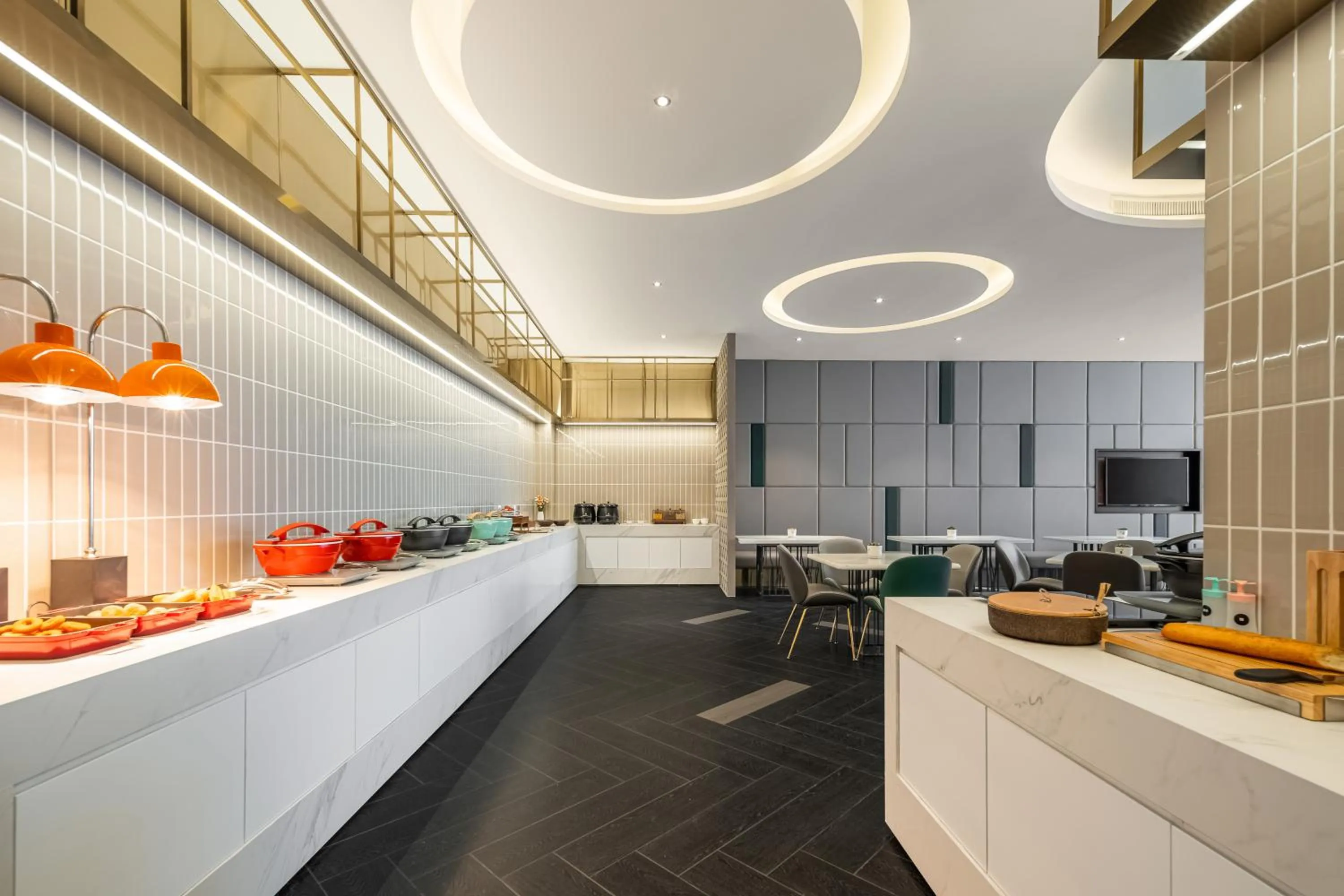 Restaurant/places to eat in Atour X Hotel Shanghai International Tourism and Resort Safari Park