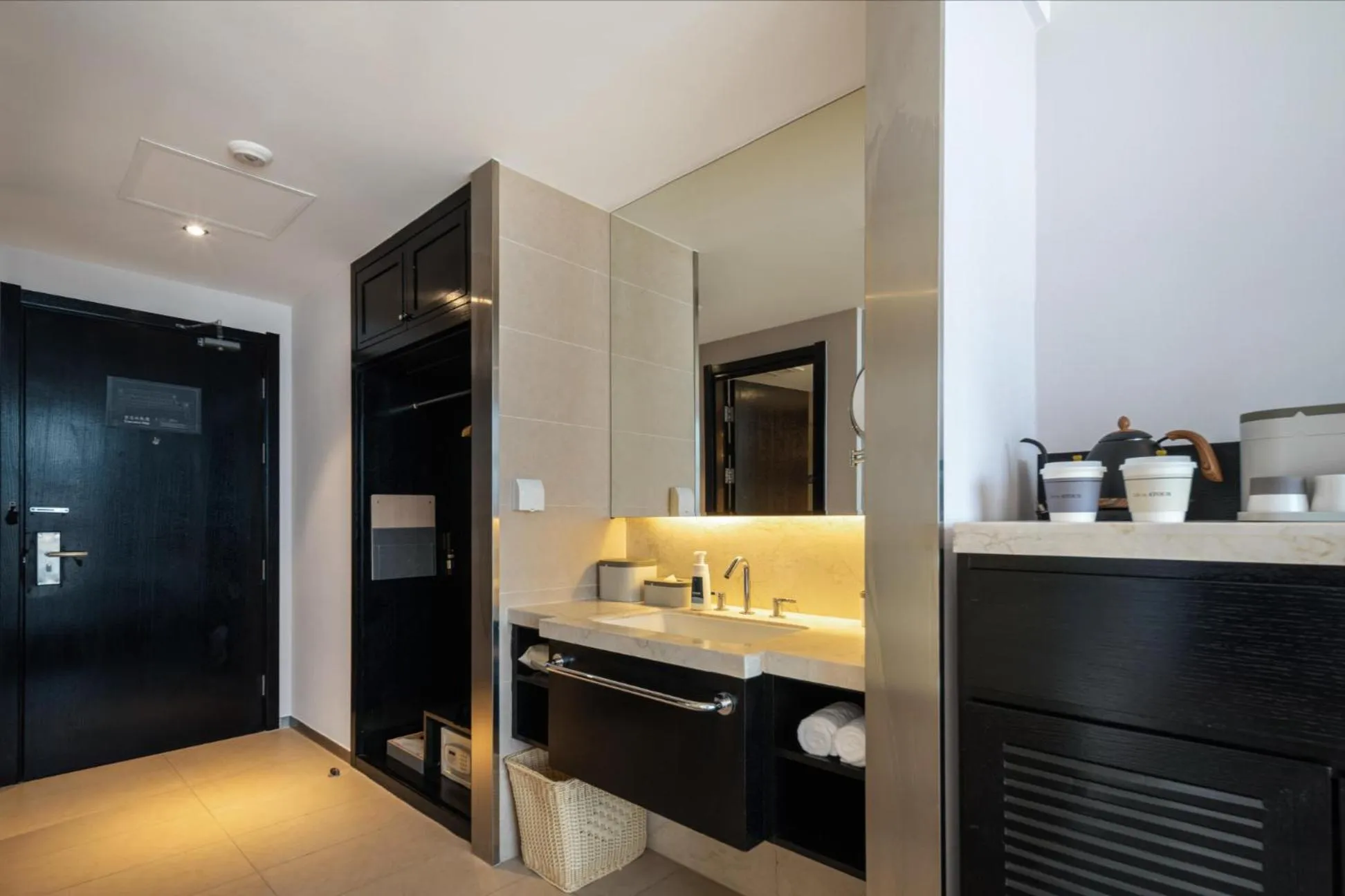 Property building in Atour X Hotel Shanghai International Tourism and Resort Safari Park