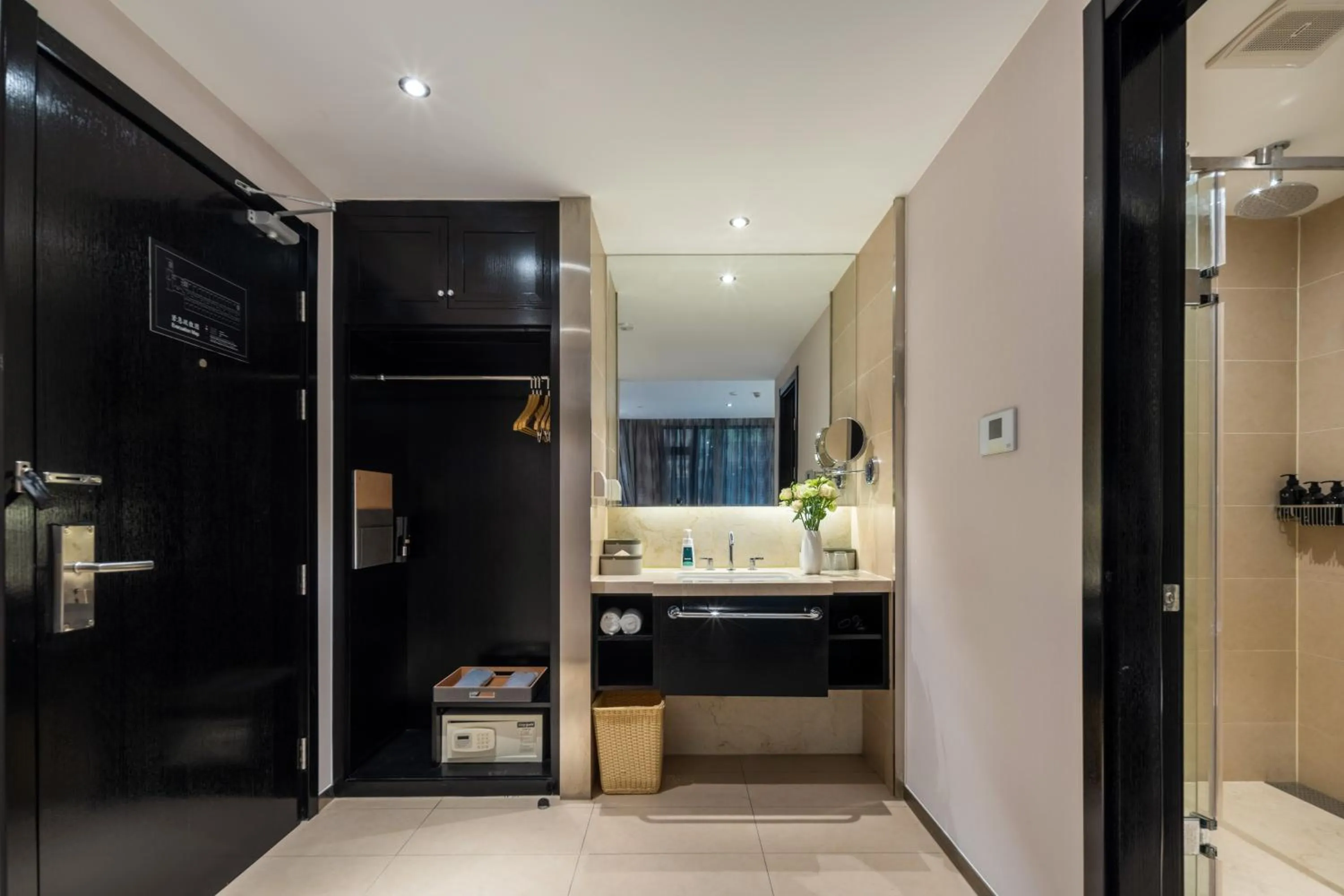 Shower in Atour X Hotel Shanghai International Tourism and Resort Safari Park