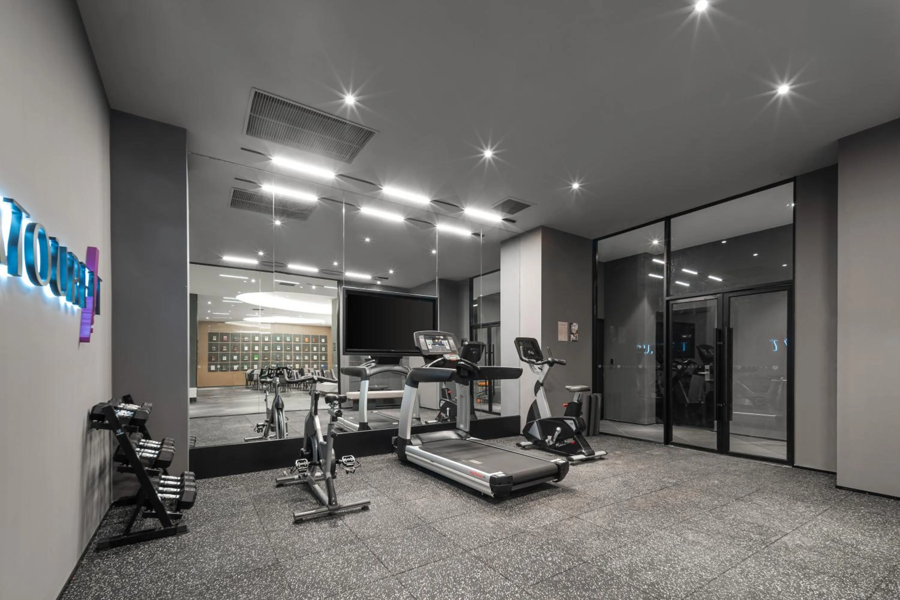 TV and multimedia in Atour X Hotel Shanghai International Tourism and Resort Safari Park