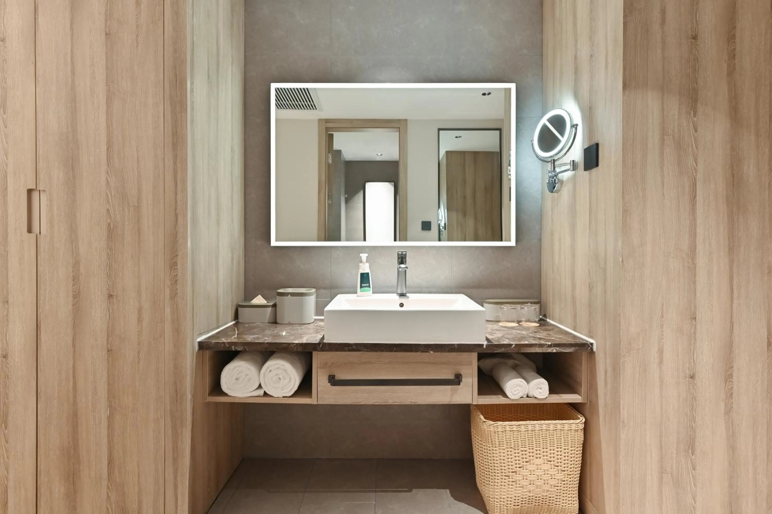 Atour Hotel Dalian Zhongshan Square