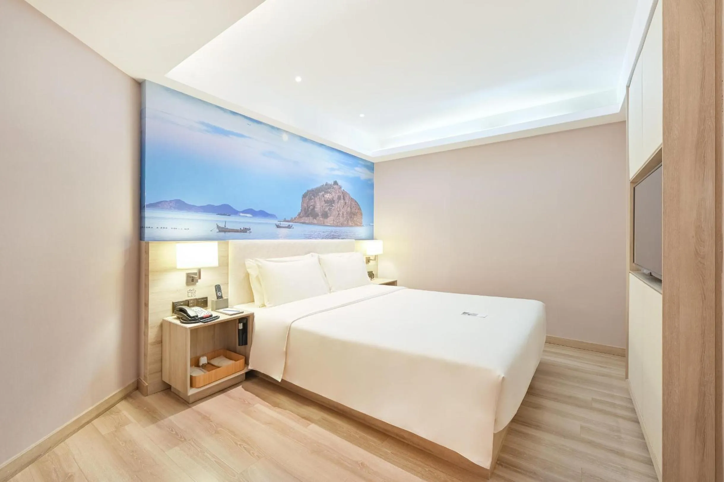 Bed in Atour Hotel Dalian Zhongshan Square