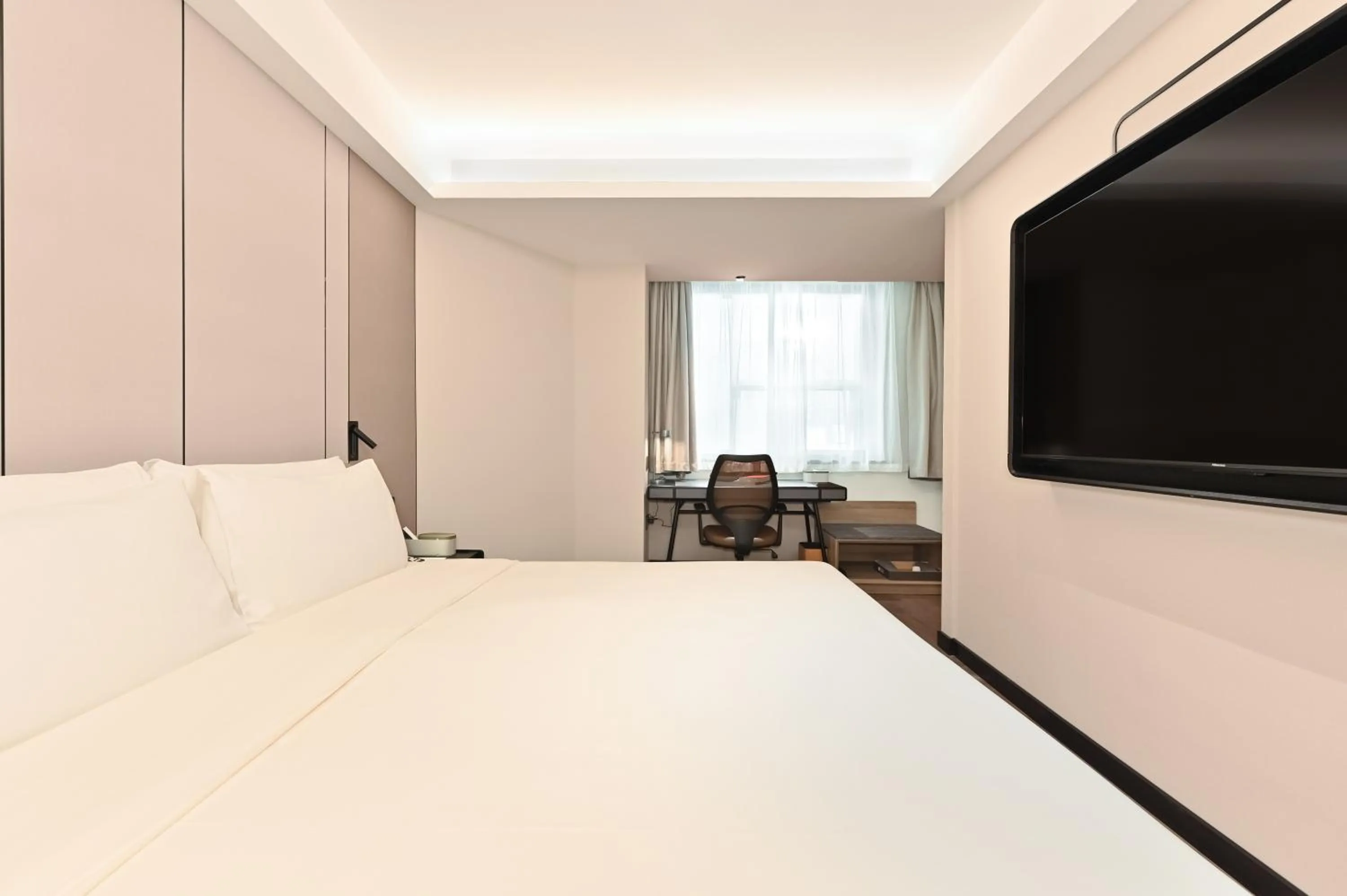 Bed in Atour Hotel Dalian Zhongshan Square