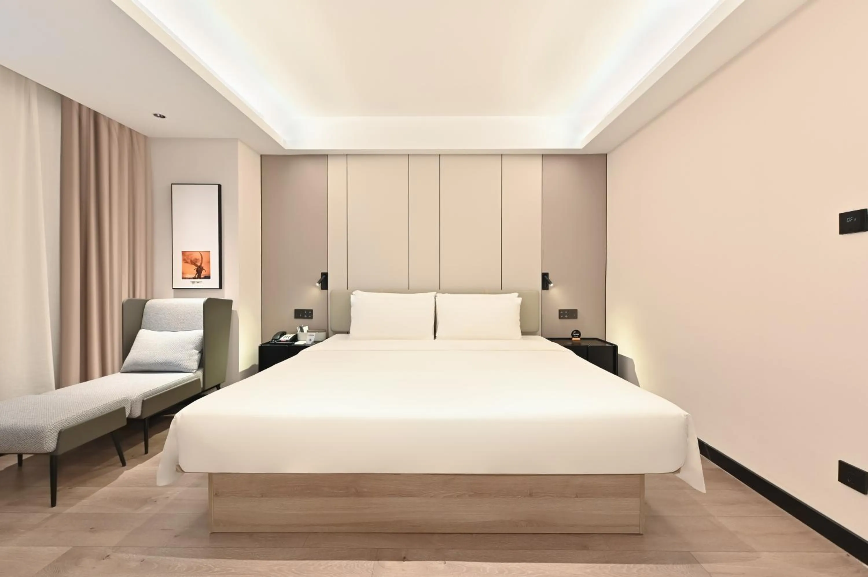 Bed in Atour Hotel Dalian Zhongshan Square