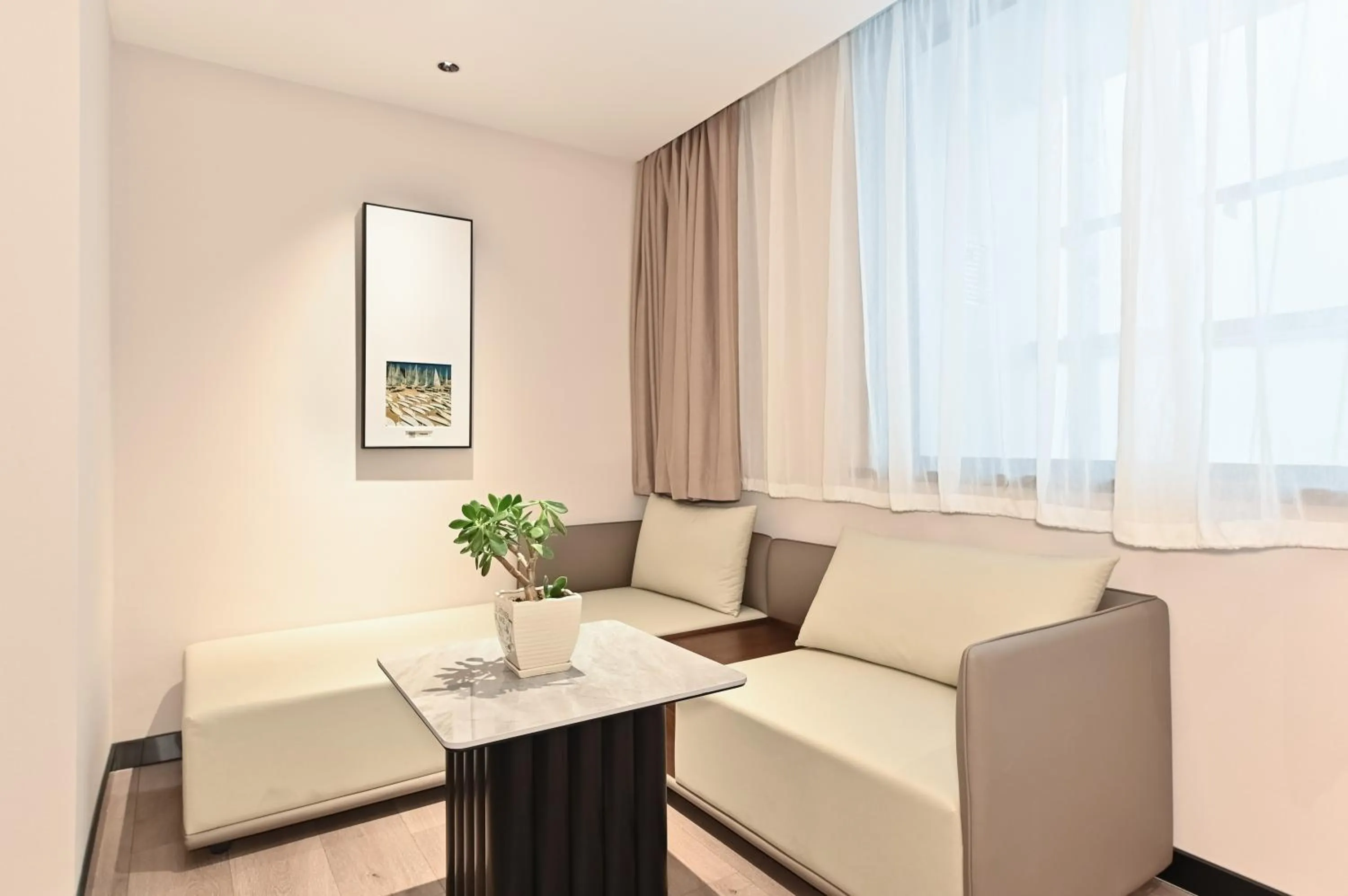 Atour Hotel Dalian Zhongshan Square