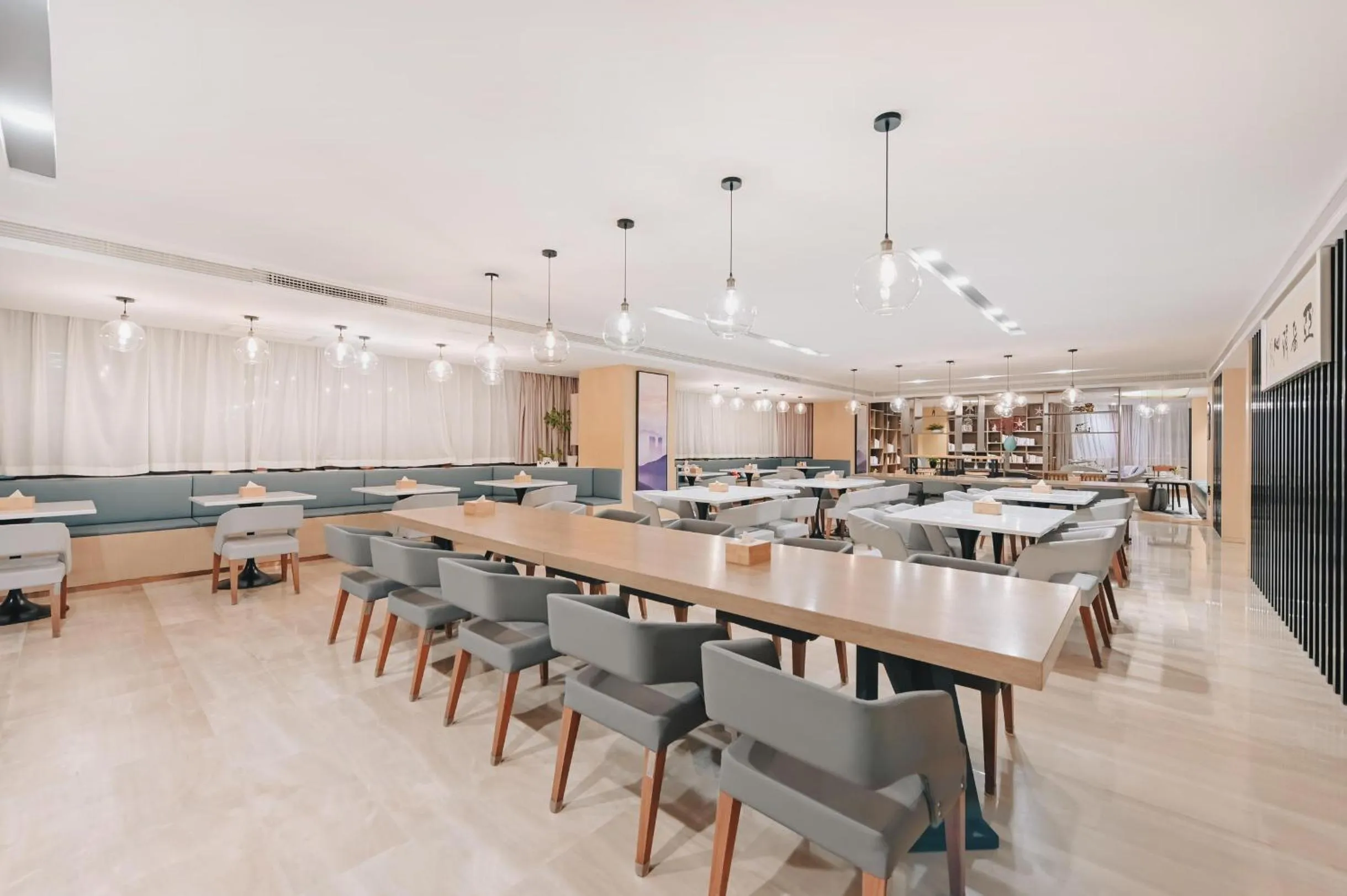 Atour Hotel Dalian Zhongshan Square