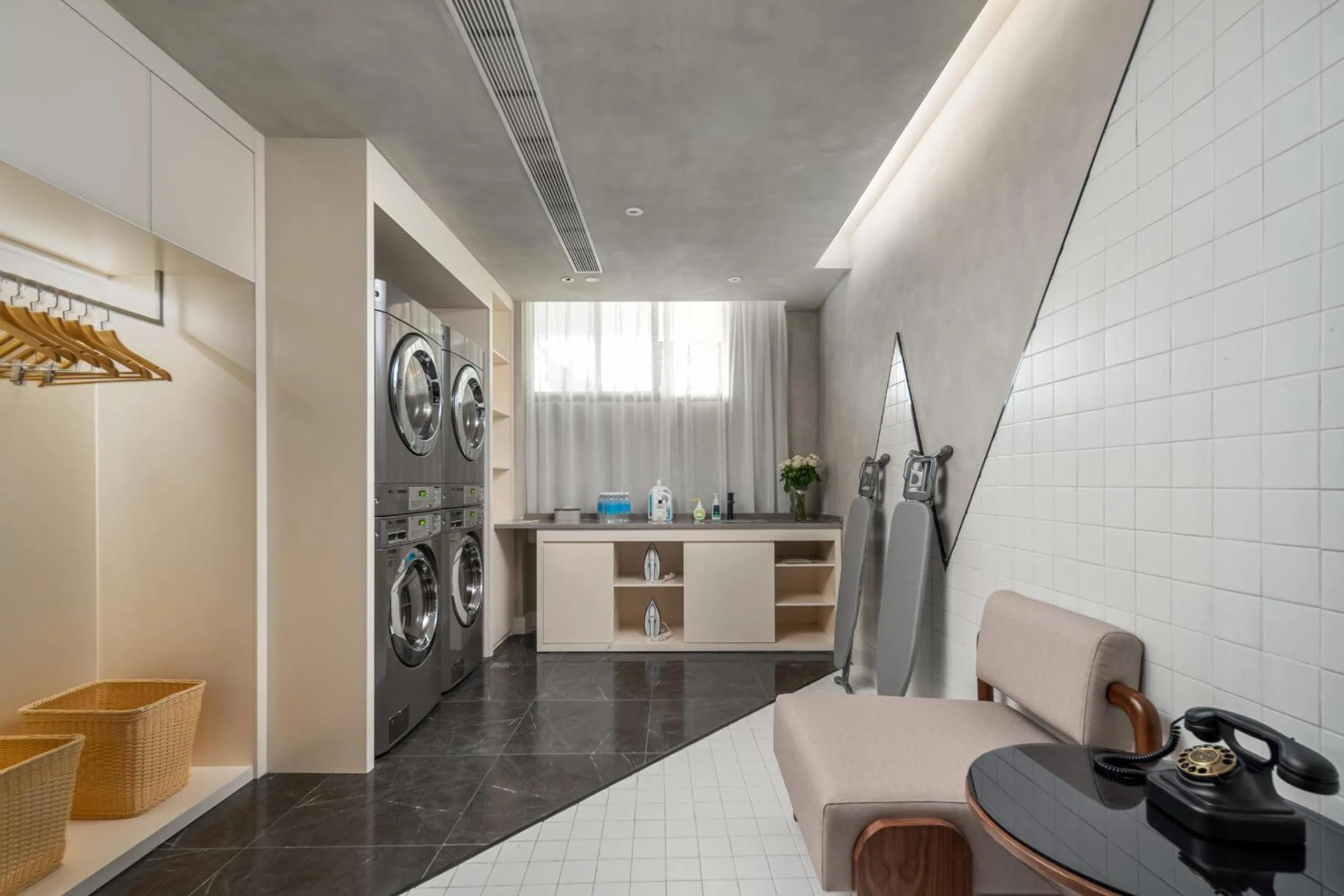 Atour Hotel Taizhou Linhai Taizhou University