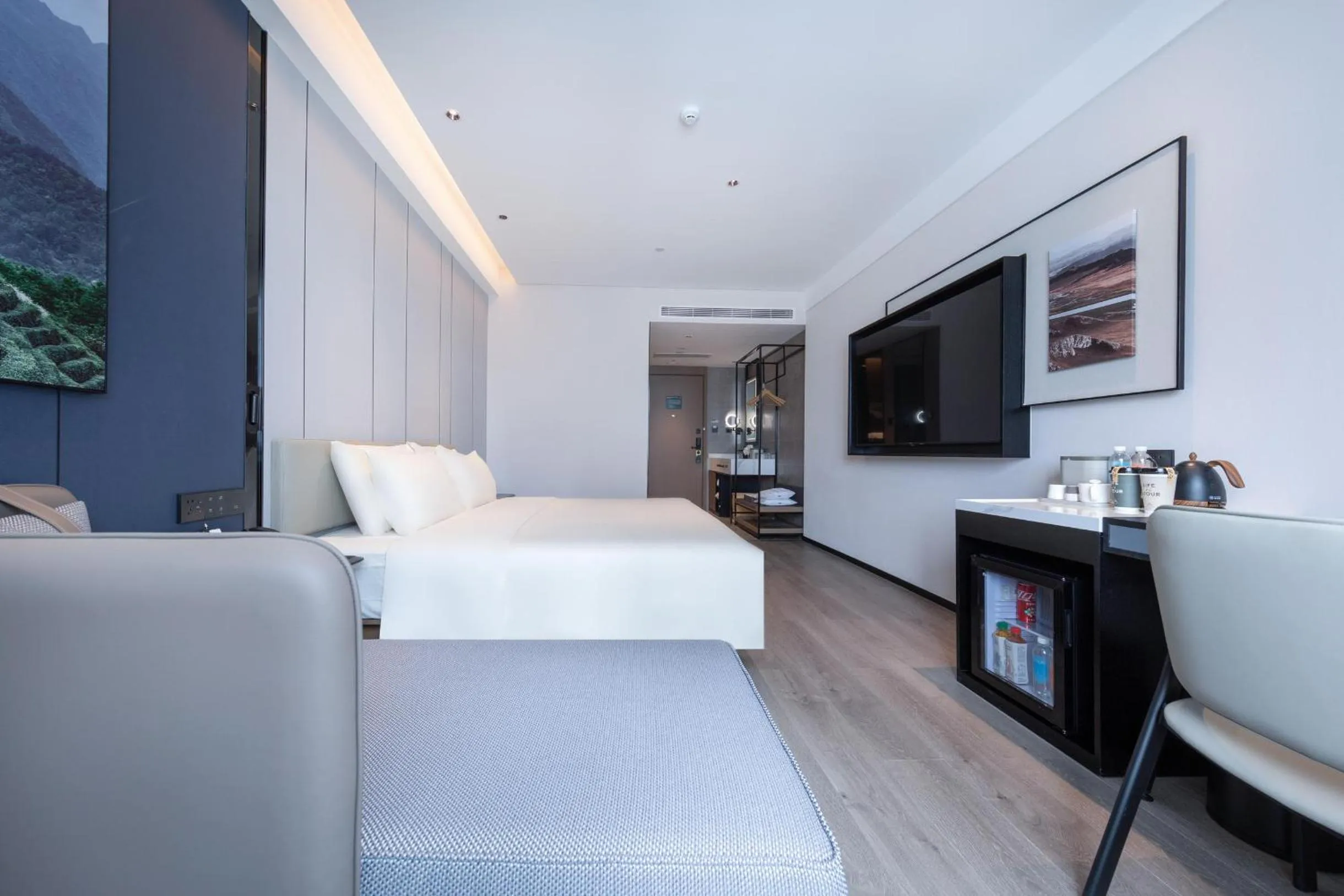 Photo of the whole room, Bed in Atour Hotel Qingdao Laoshan Shilaoren Beach