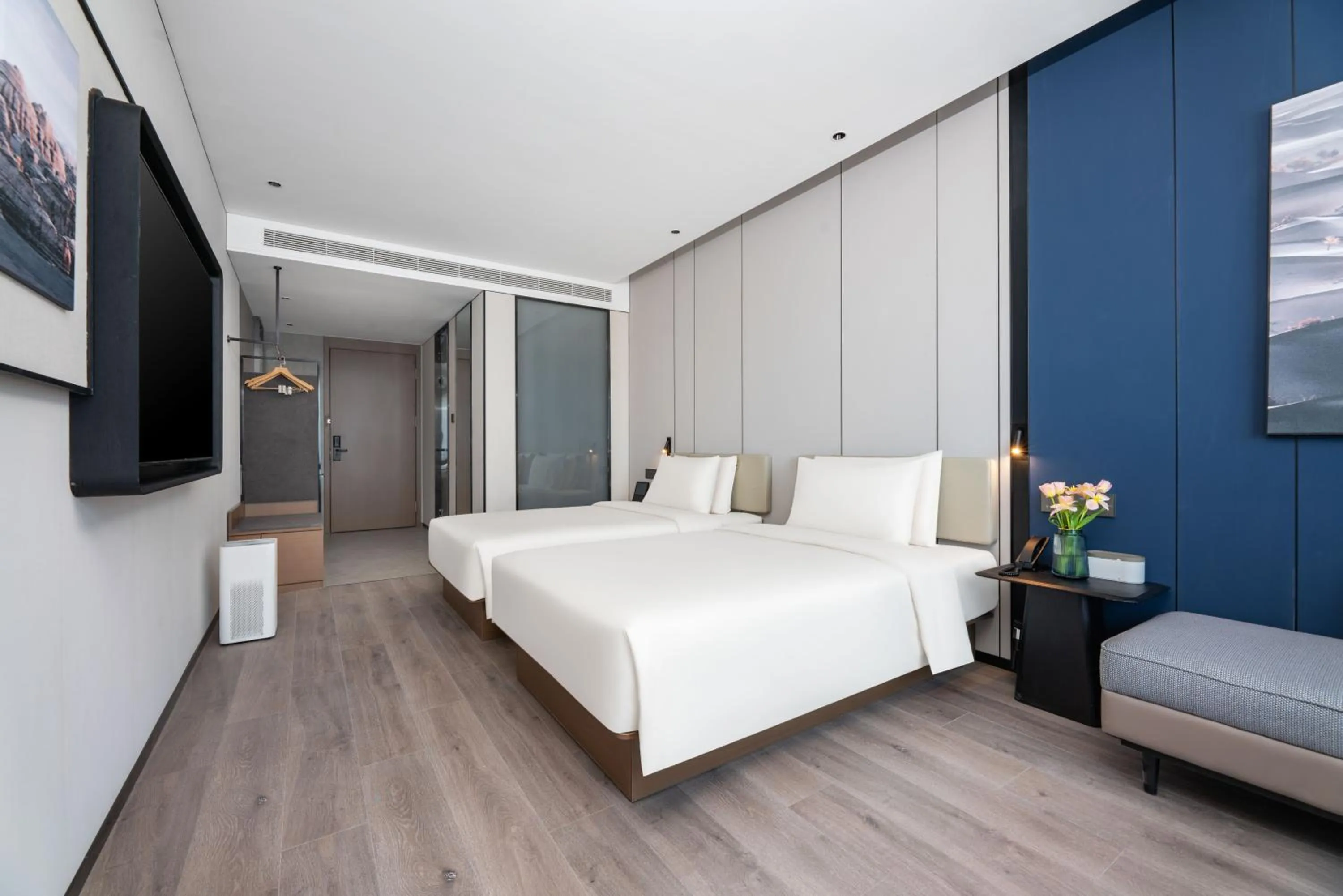 Photo of the whole room, Bed in Atour Hotel Qingdao Laoshan Shilaoren Beach