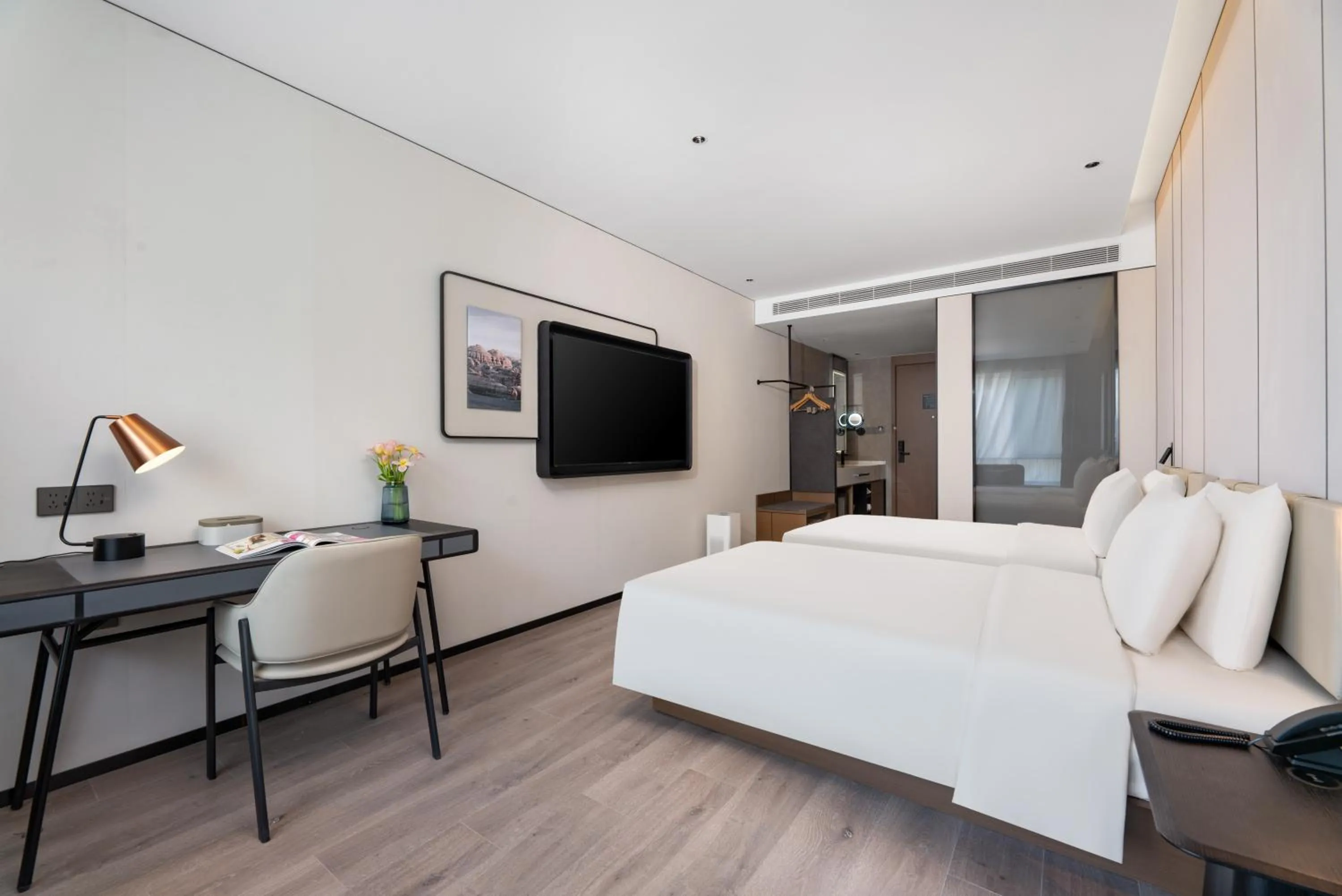 Photo of the whole room, Bed in Atour Hotel Qingdao Laoshan Shilaoren Beach