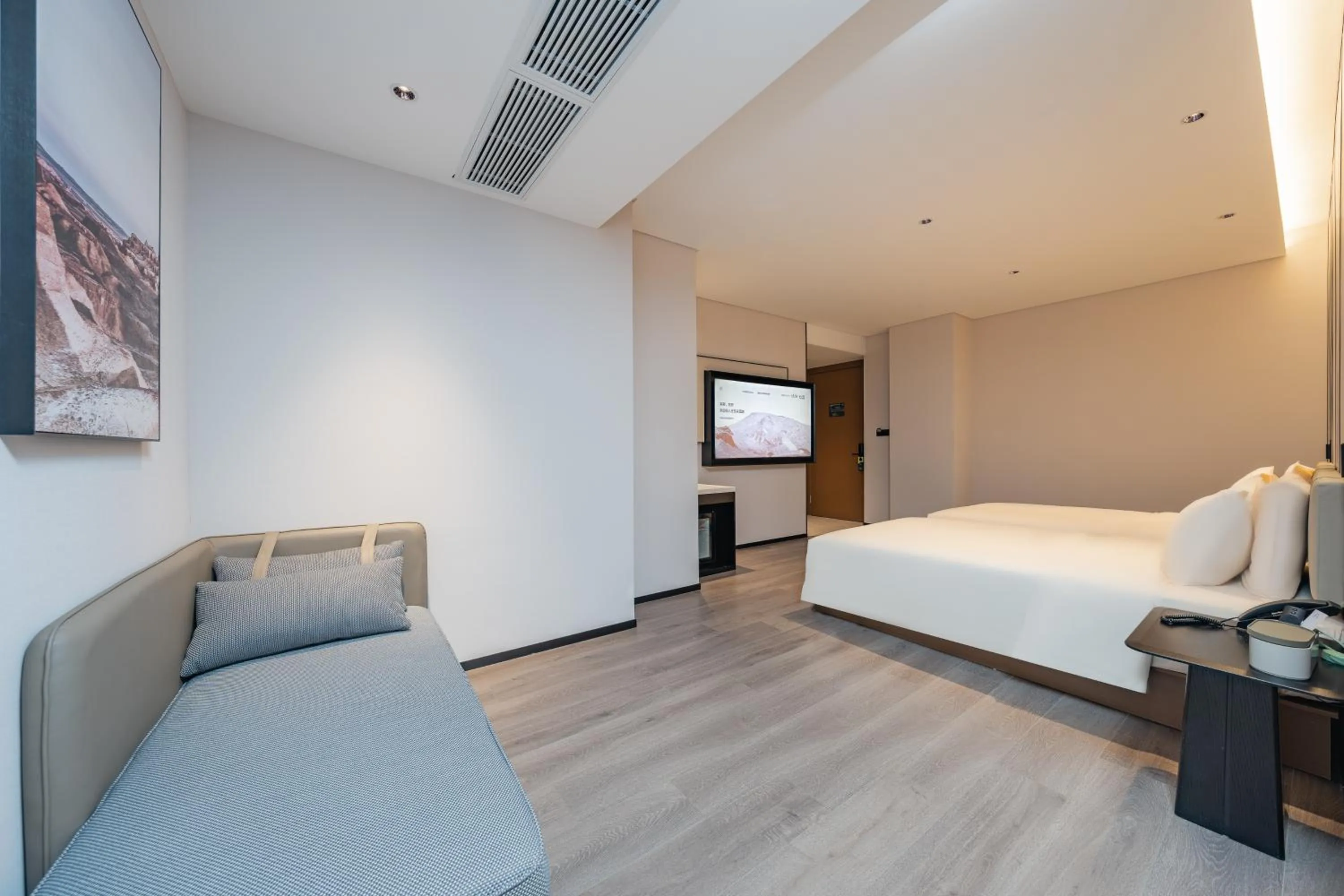 Bedroom, Bed in Atour Hotel Guangzhou Pazhou Exhibition Center Information Port-Free shuttle bus to Canton Fair