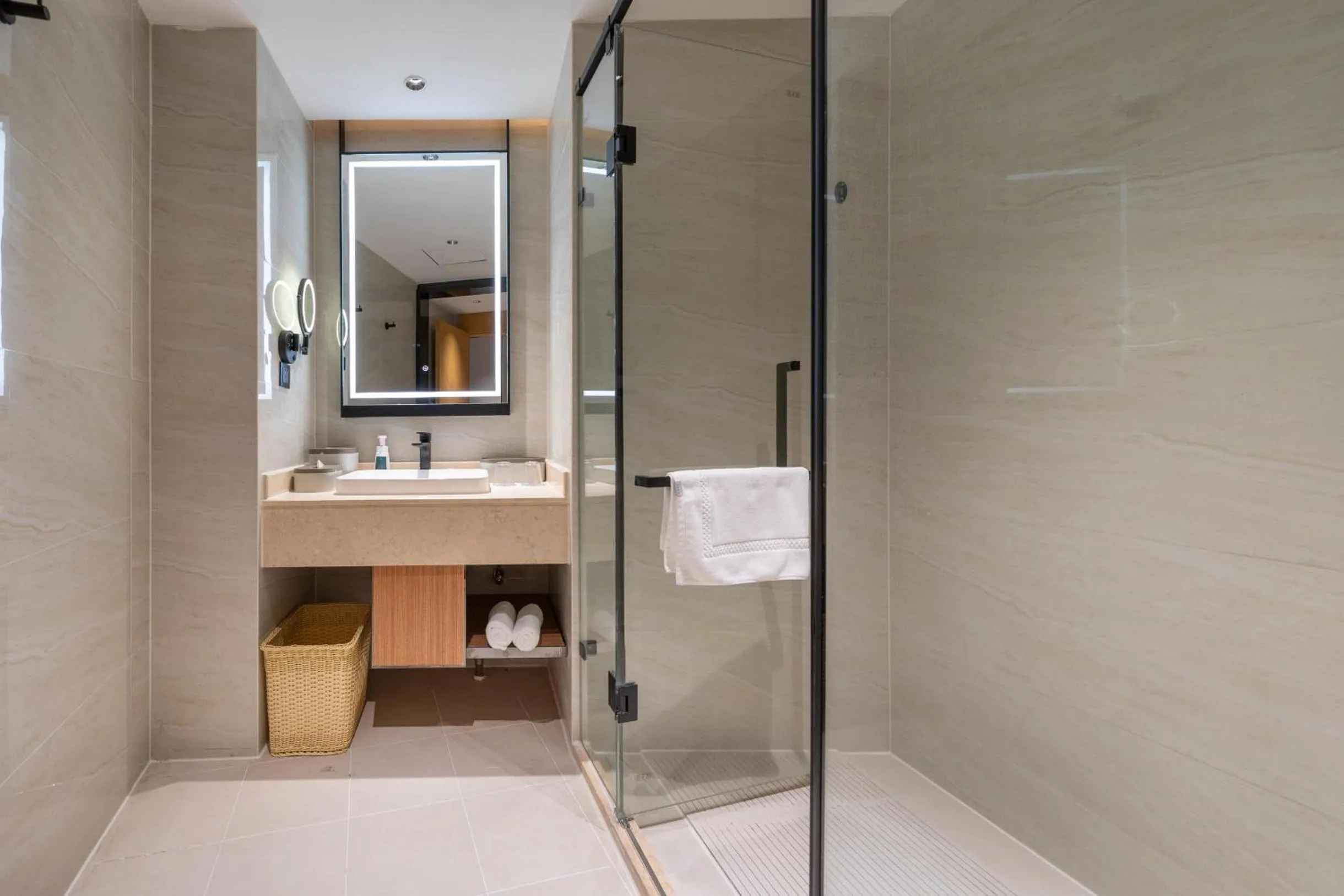 Shower in Atour X Hotel Guangzhou Baiyun International Airport Renhe Station