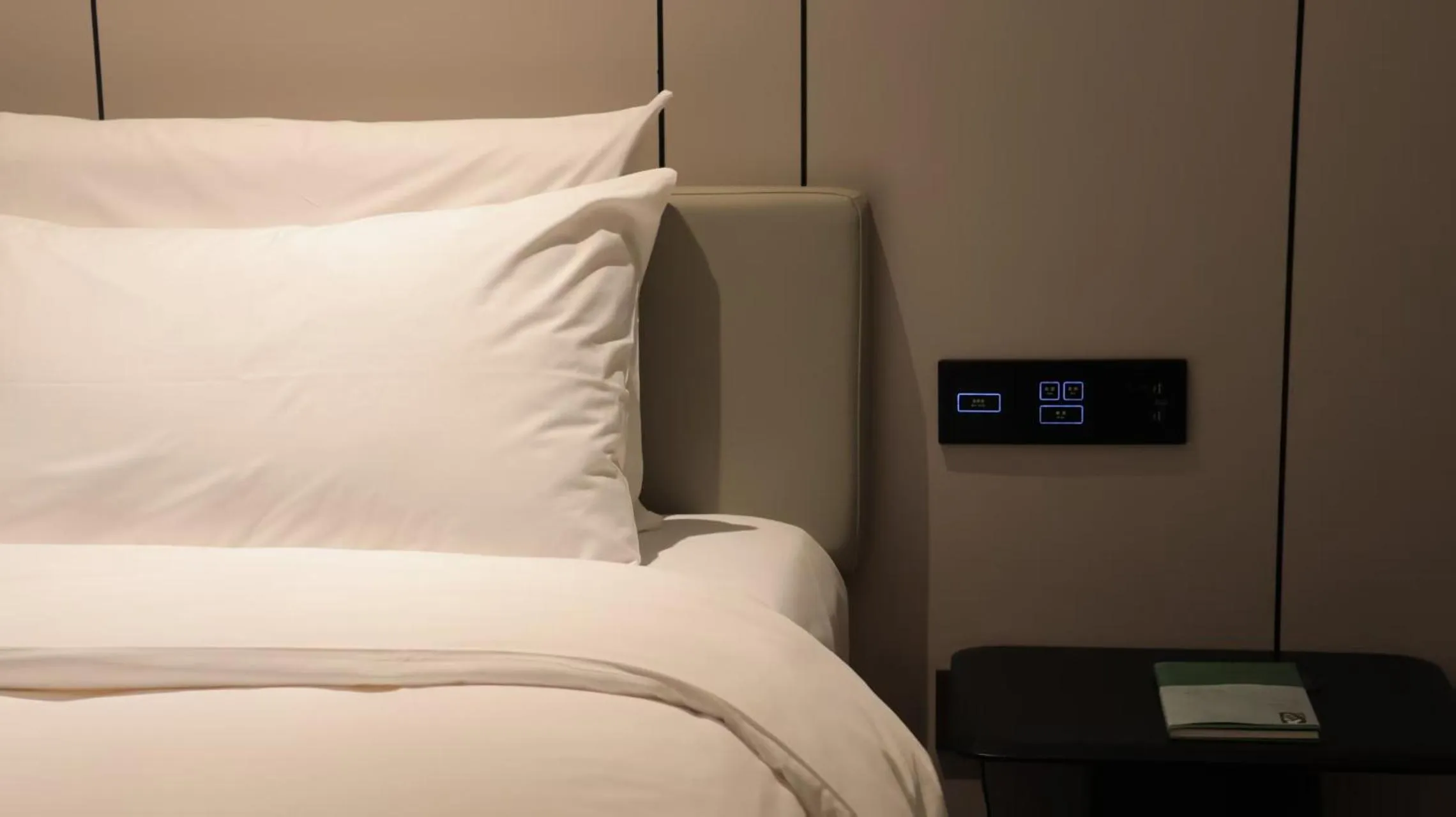 Bed in Atour X Hotel Guangzhou Baiyun International Airport Renhe Station