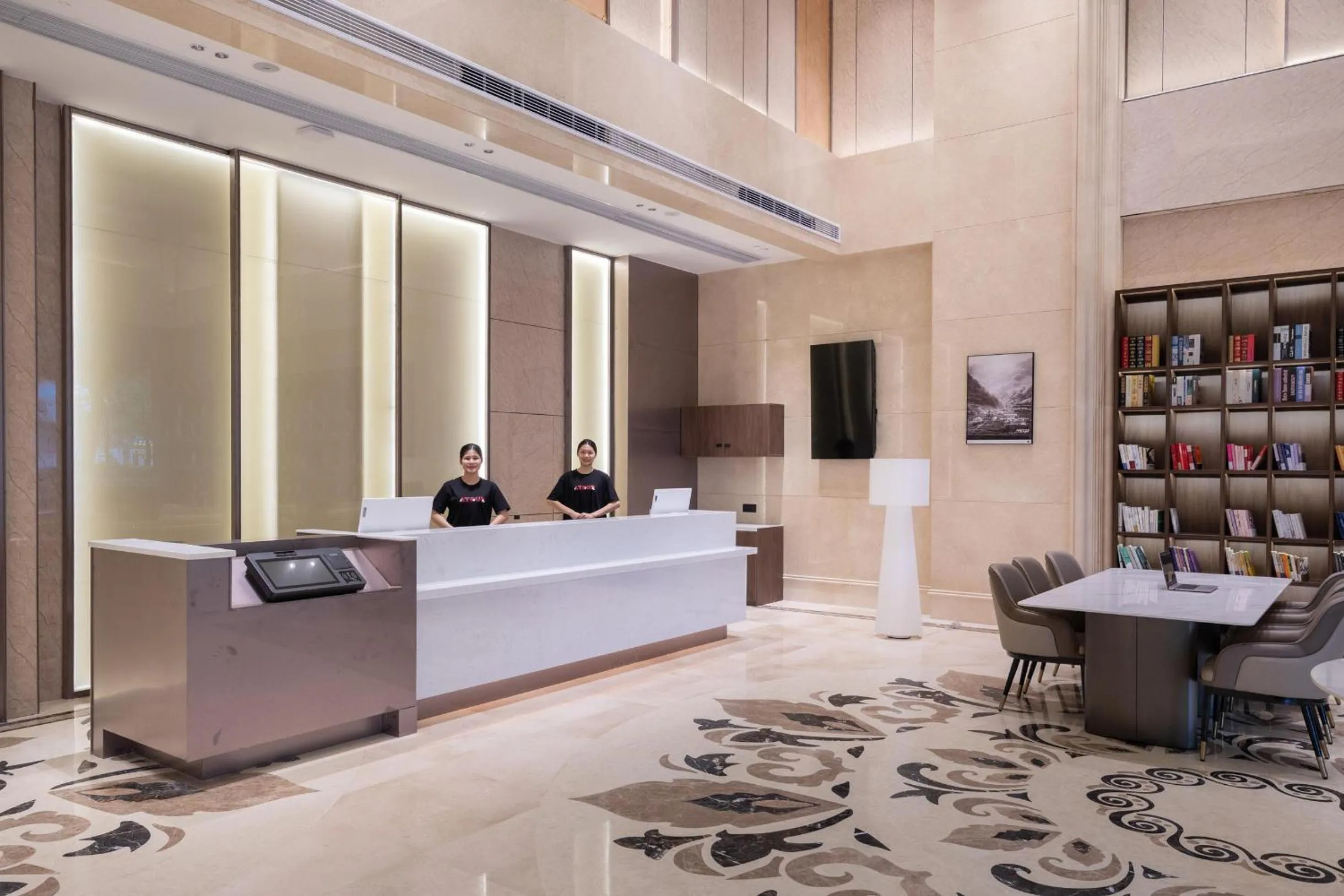 Lobby or reception in Atour X Hotel Guangzhou Baiyun International Airport Renhe Station