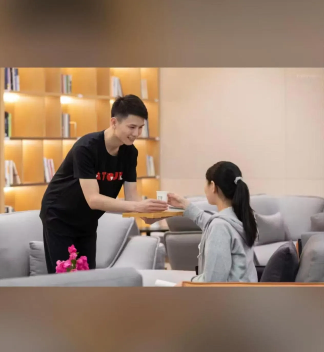 People in Atour Hotel Shenzhen Fuhai International Convention and Exhibition Center