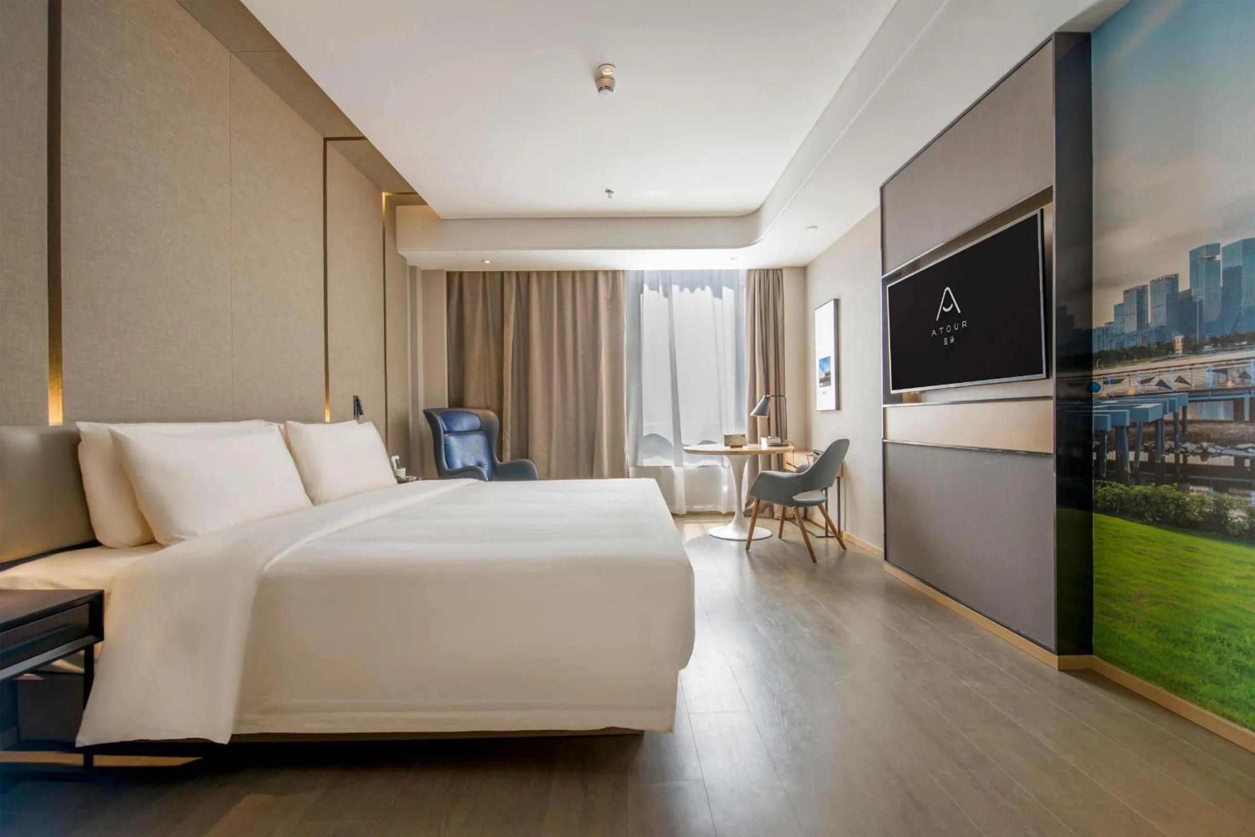 Photo of the whole room, Bed in Atour Hotel Shenzhen Nanshan Shekou