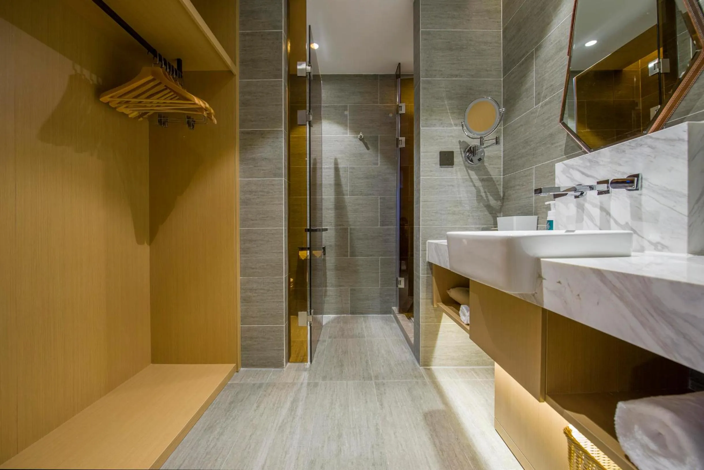 Shower in Atour Hotel Shenzhen Nanshan Shekou
