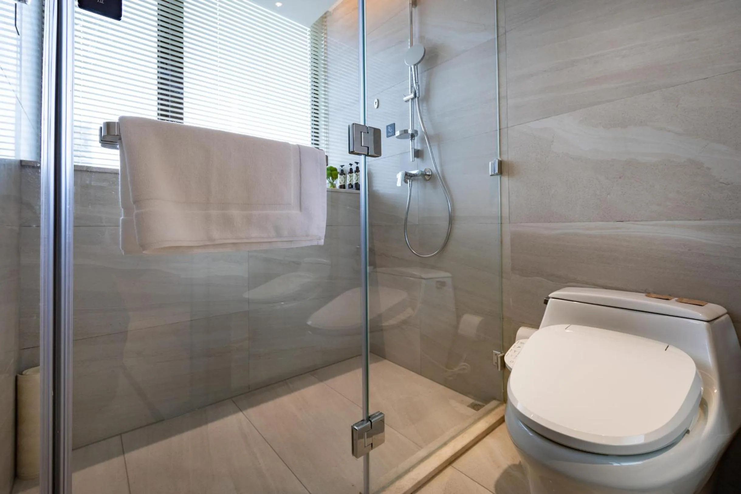 Shower in Atour Hotel Shenzhen Nanshan Vanke Yuncheng